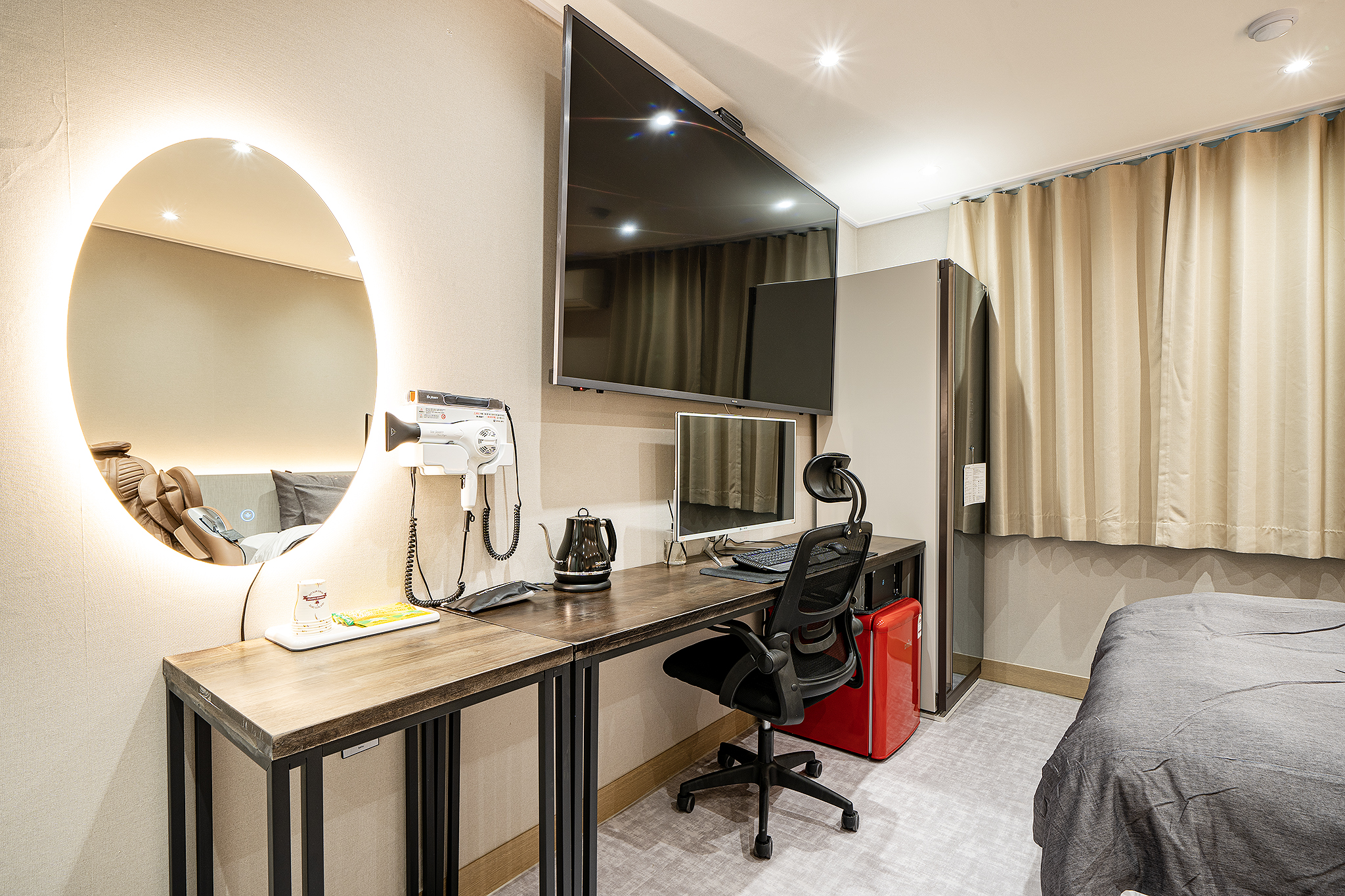 room detail thumbnail 1