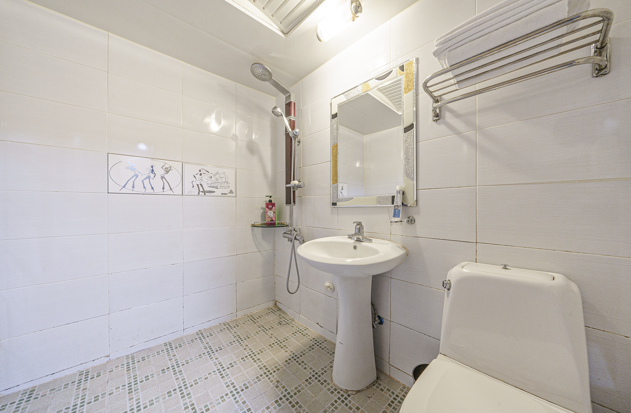 room detail thumbnail 2