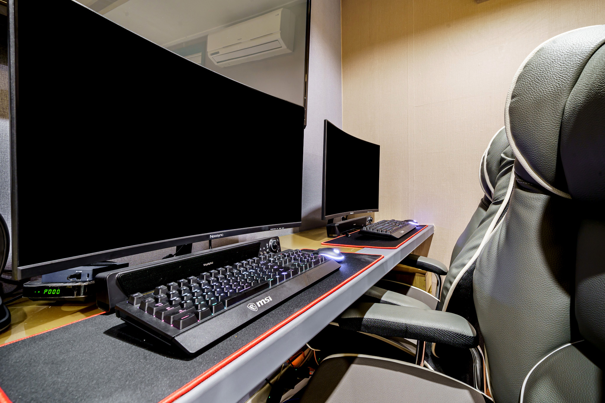 room detail thumbnail 2