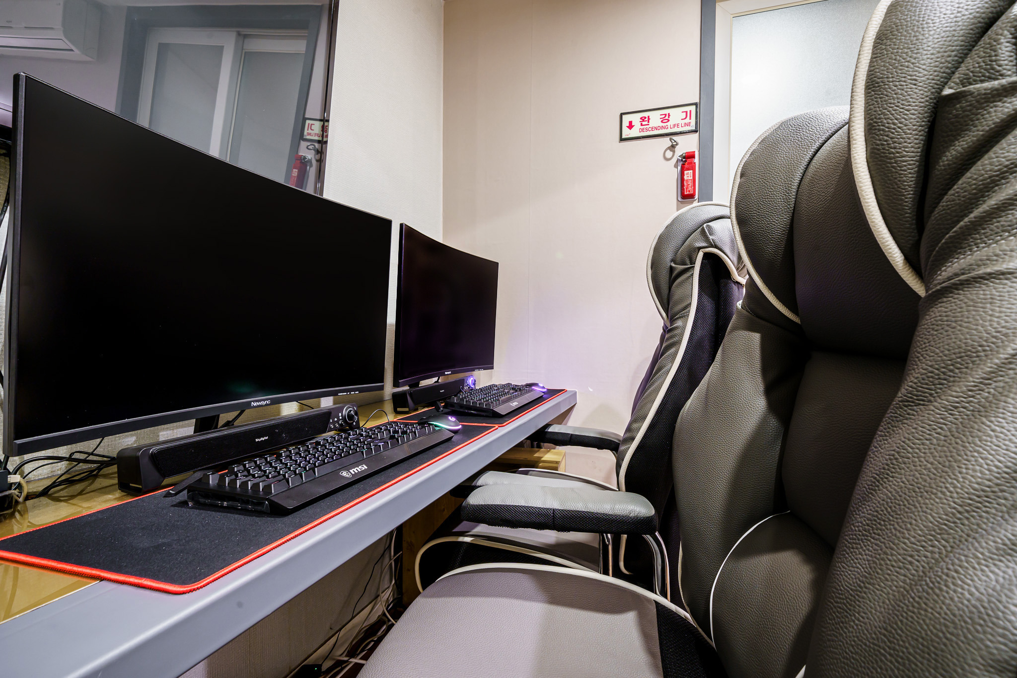 room detail thumbnail 1