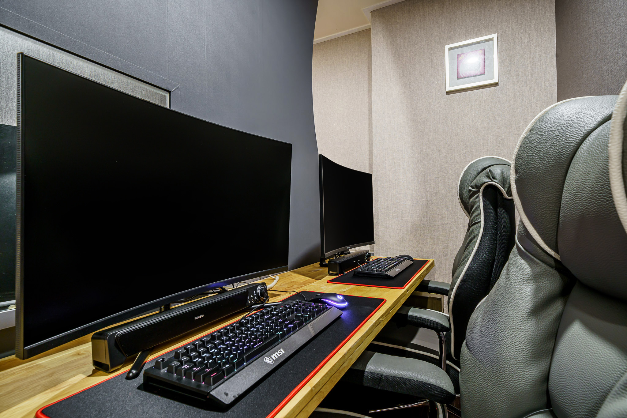 room detail thumbnail 2