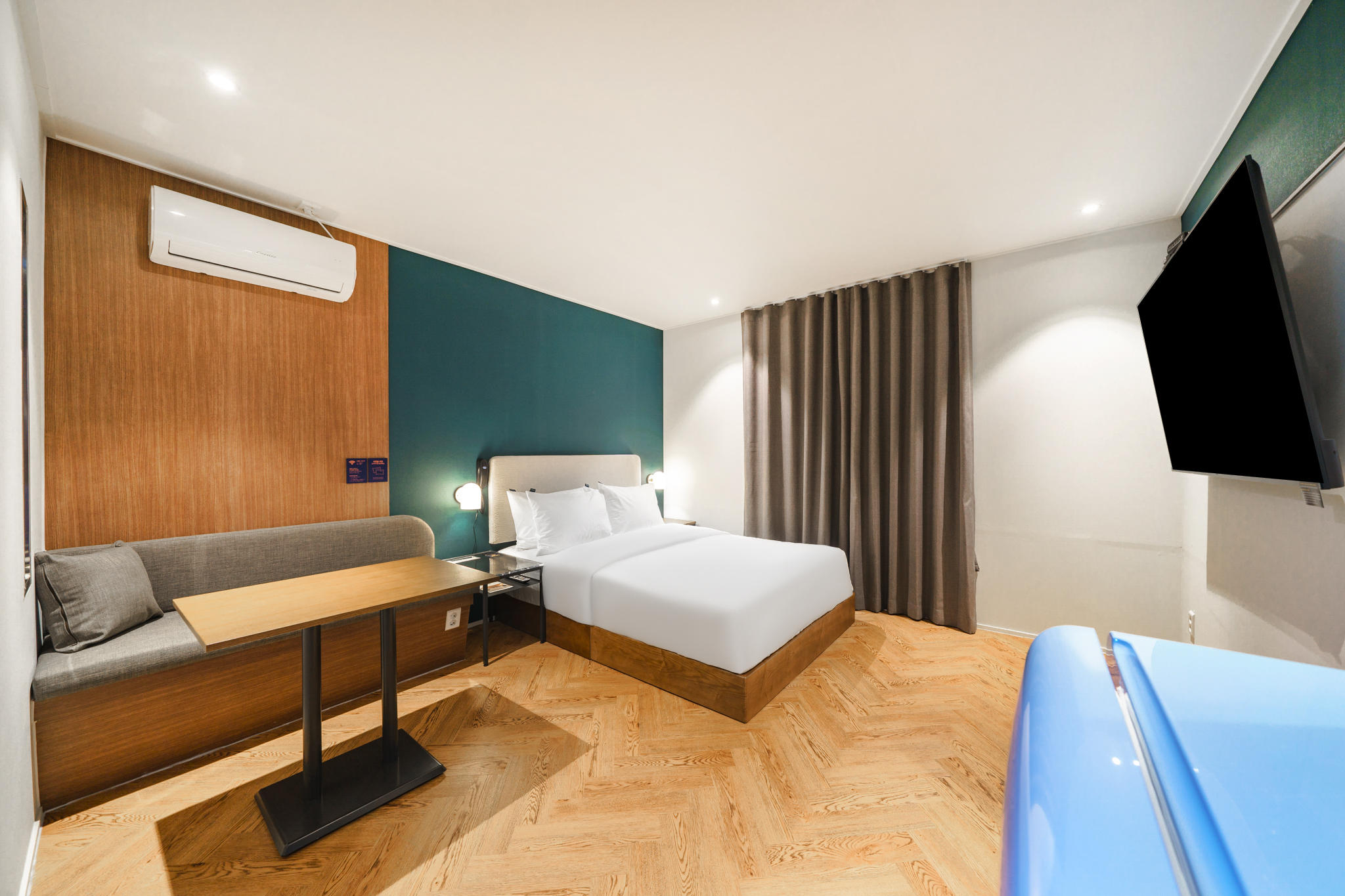 room detail thumbnail 0