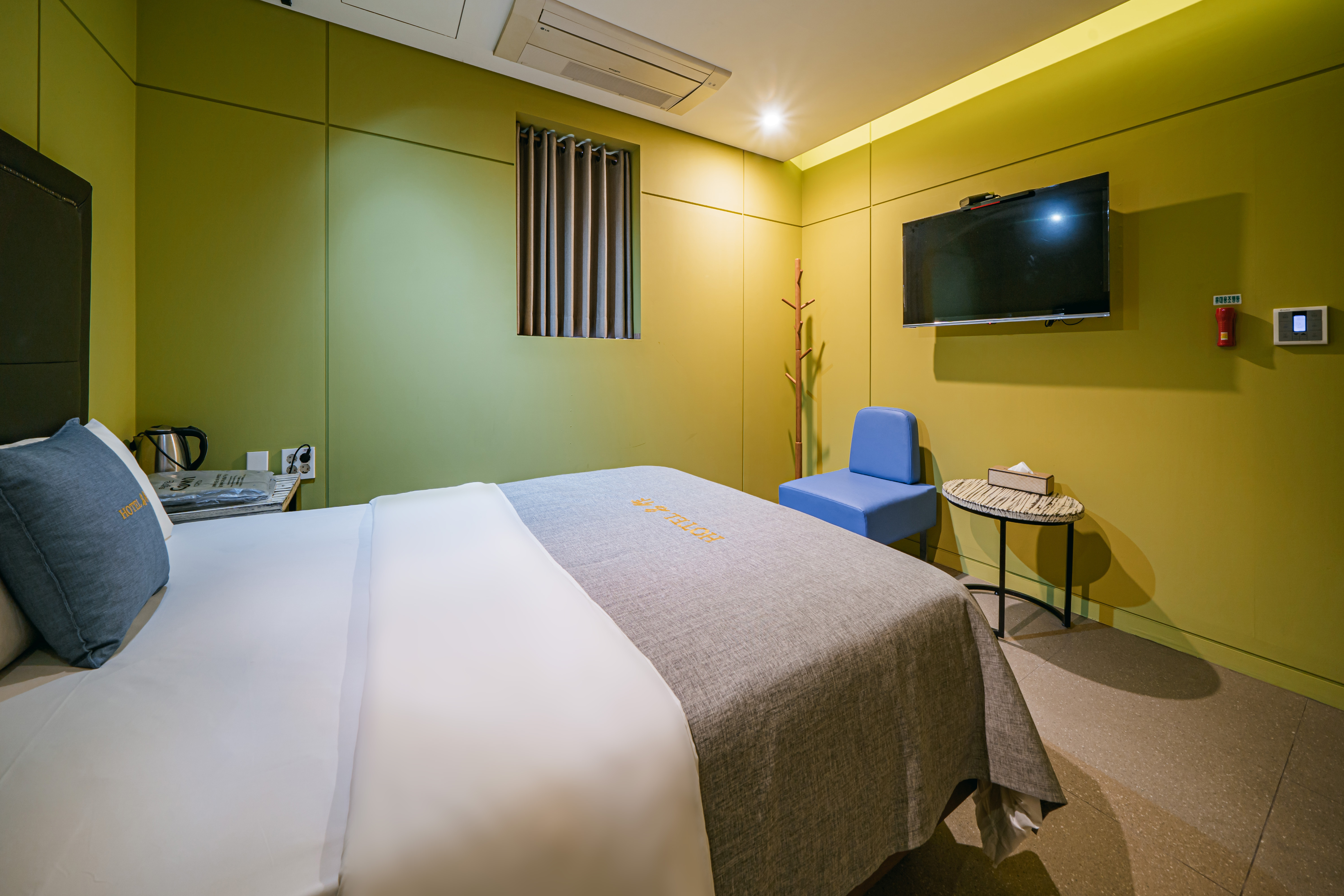 room detail thumbnail 1