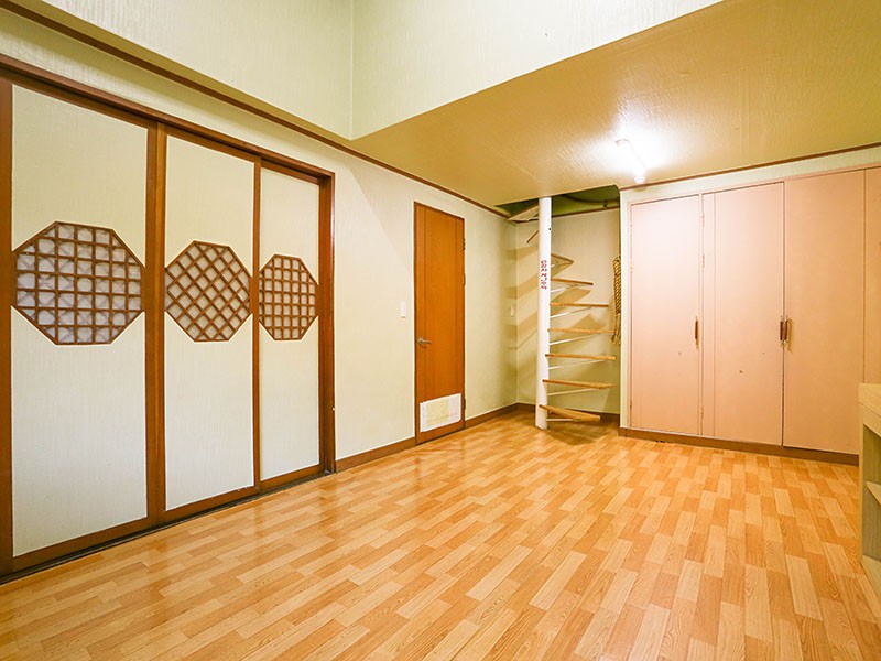 room detail thumbnail 2