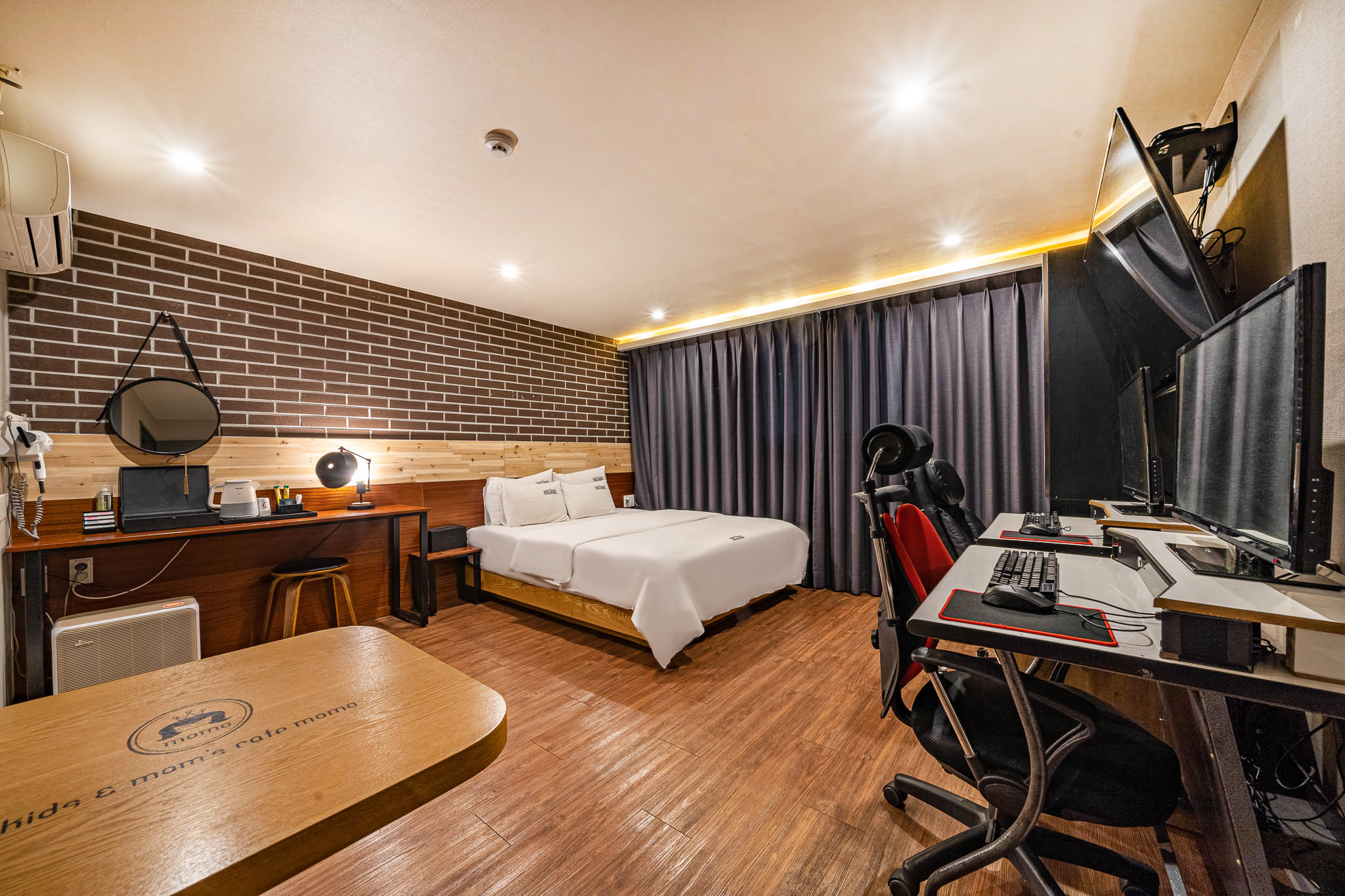 room detail thumbnail 0