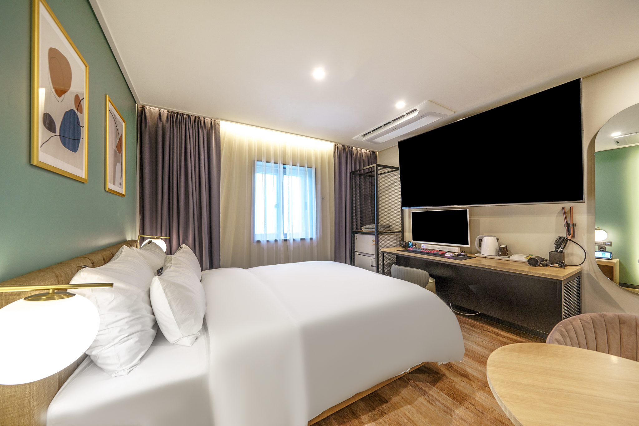 room detail thumbnail 1