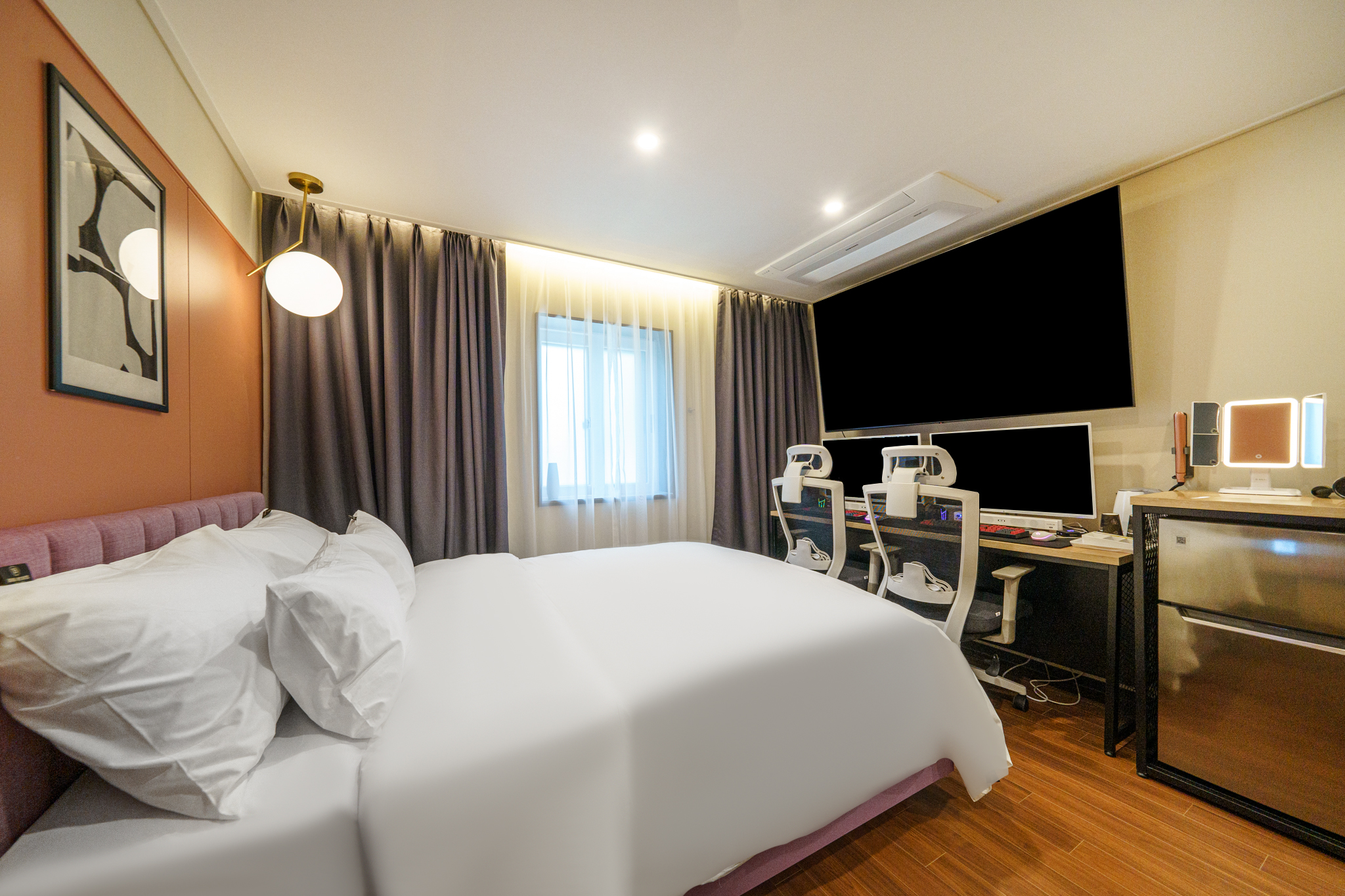 room detail thumbnail 1