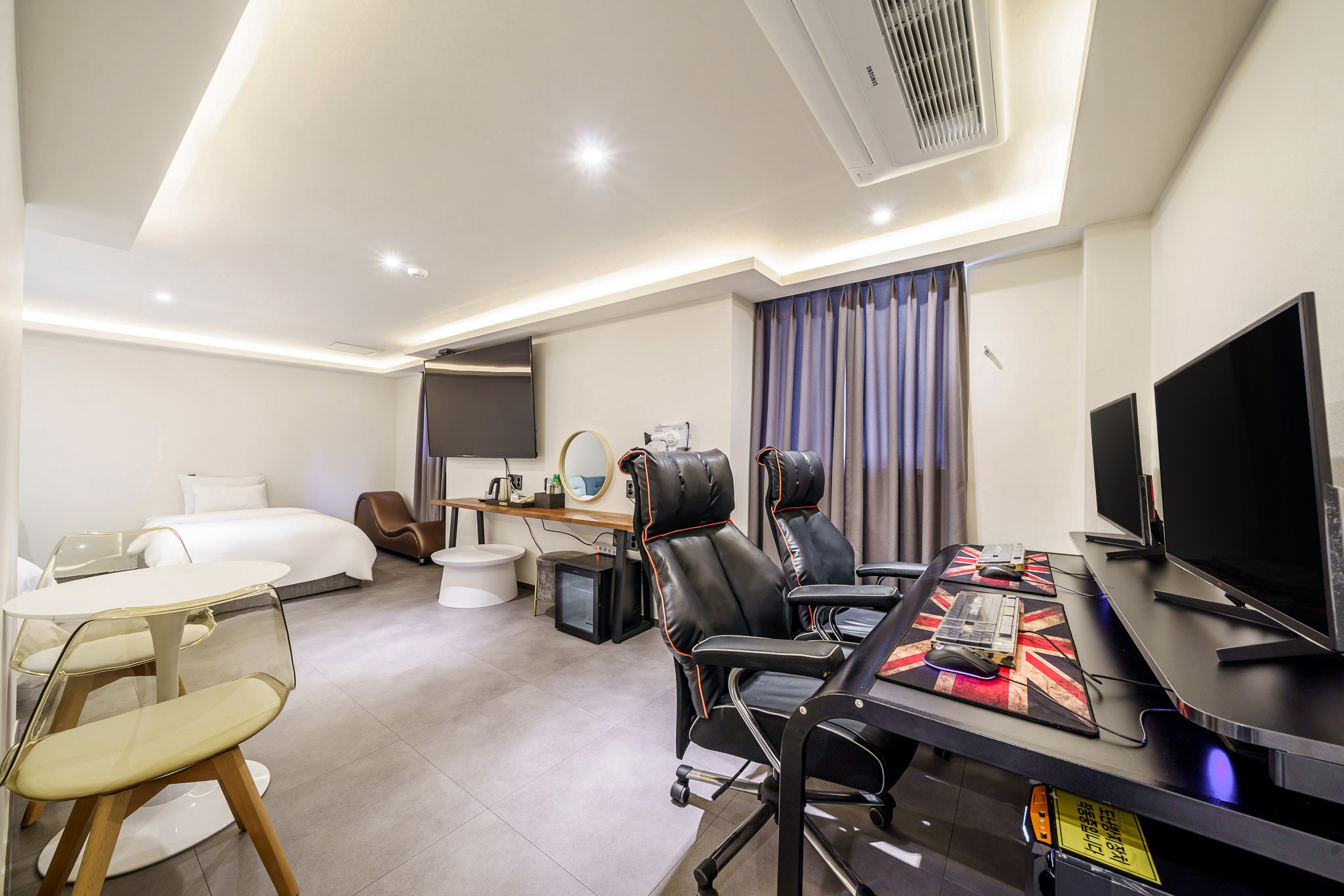 room detail thumbnail 0