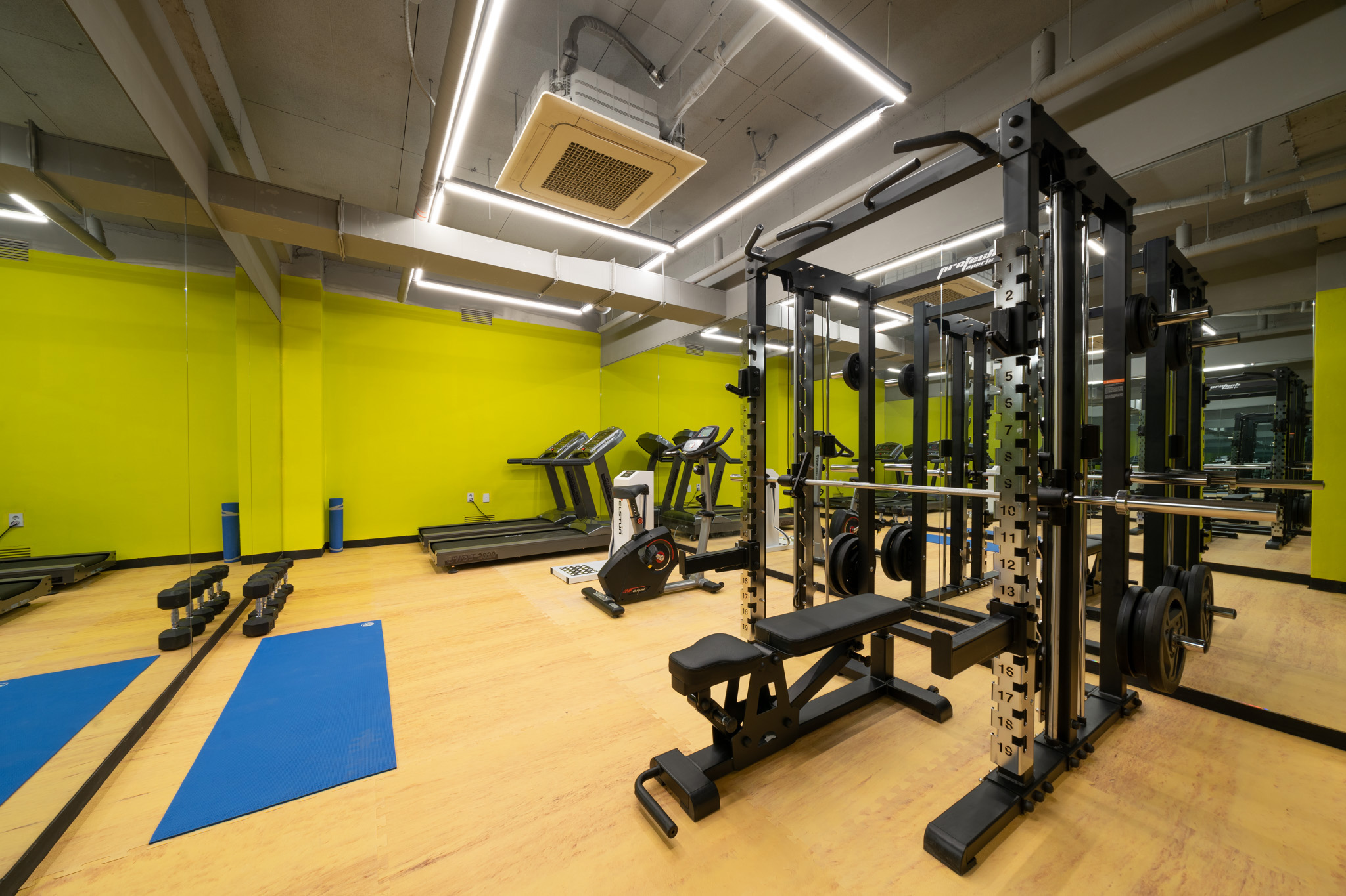 room detail thumbnail 2