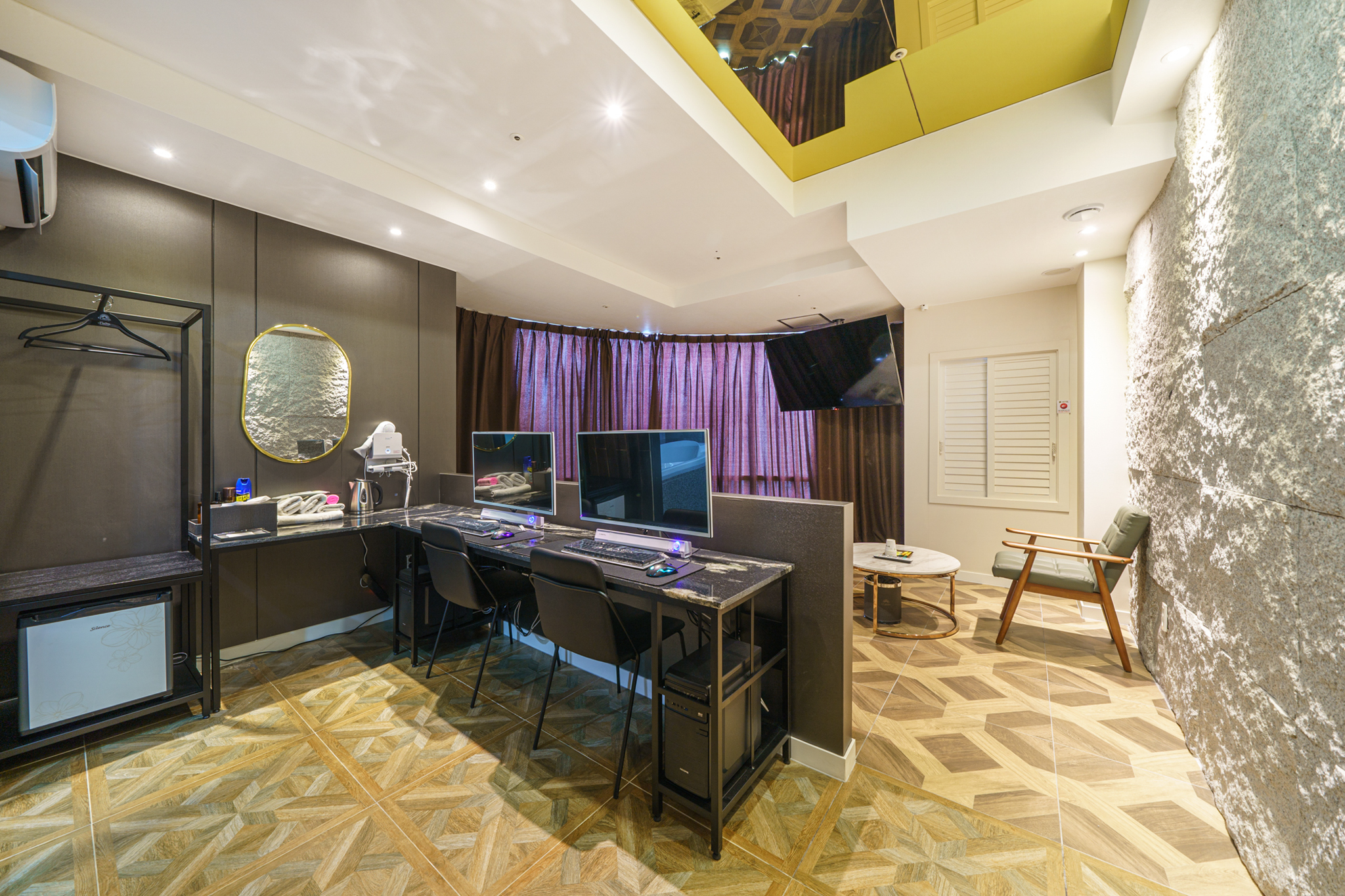 room detail thumbnail 0