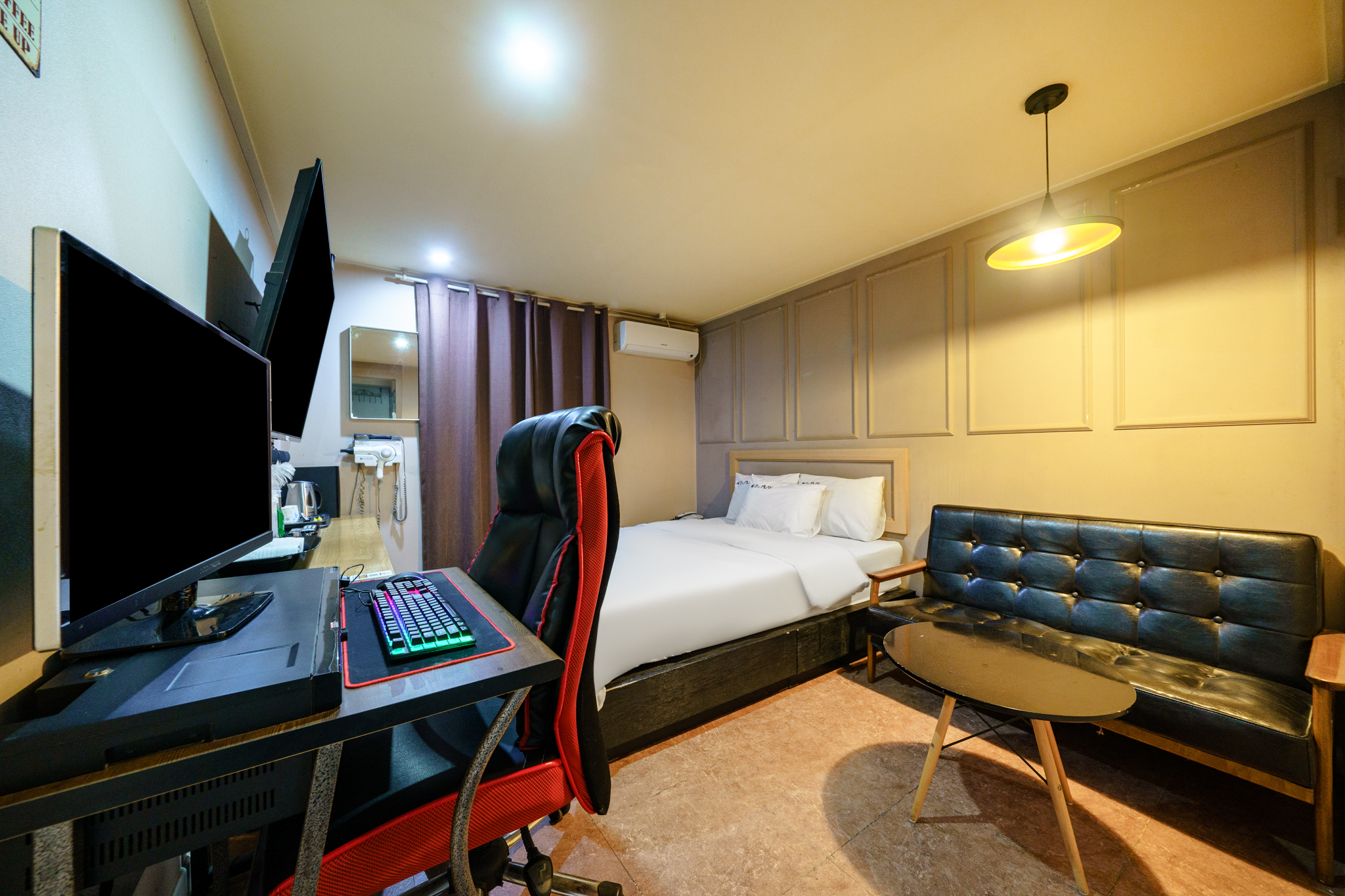 room detail thumbnail 2