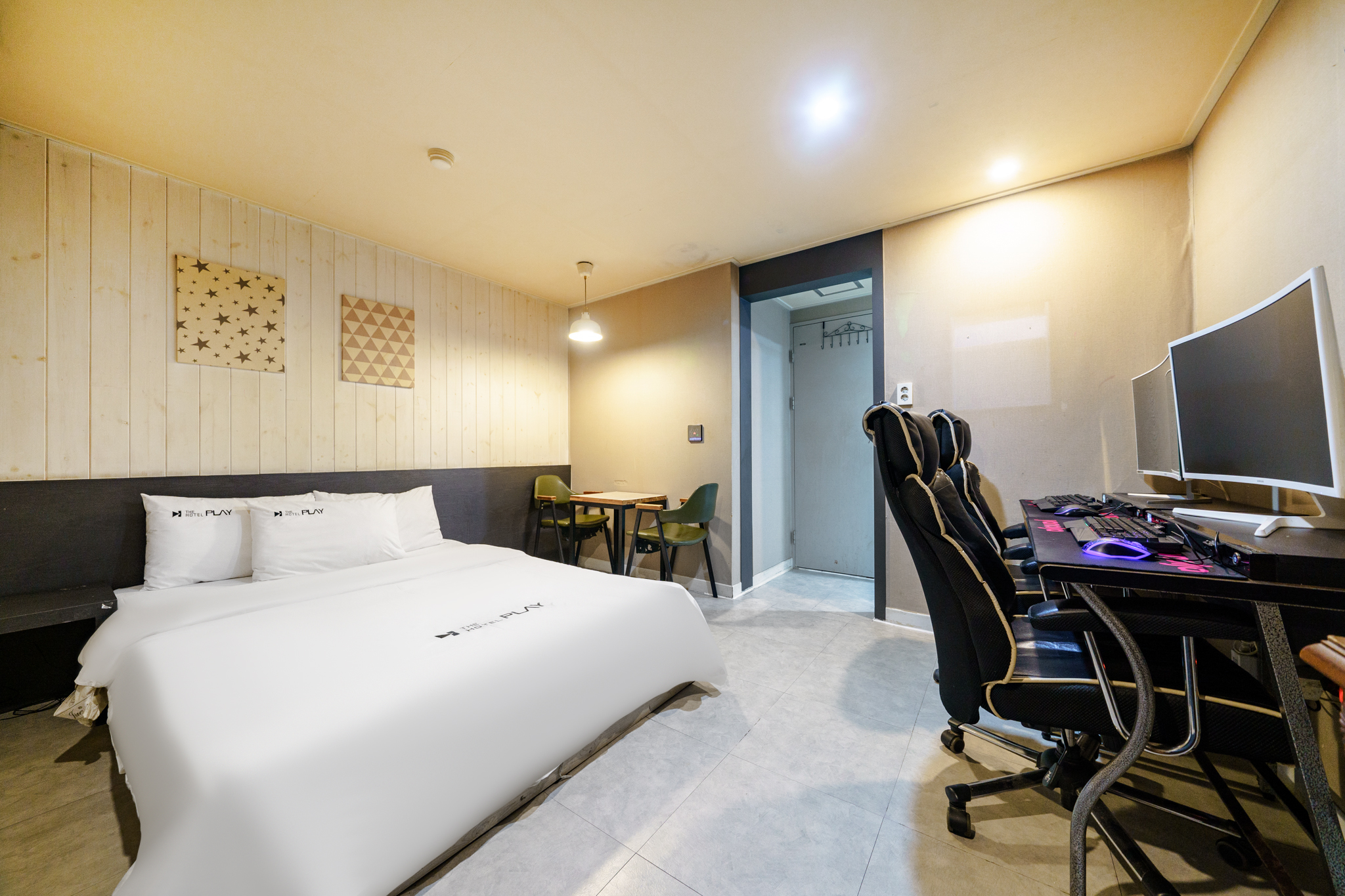 room detail thumbnail 1