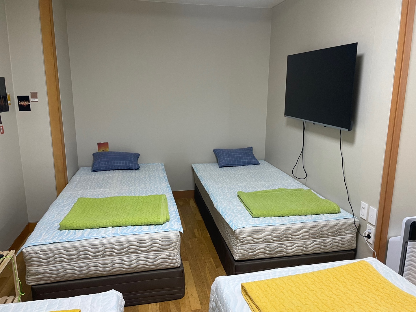 room detail thumbnail 1