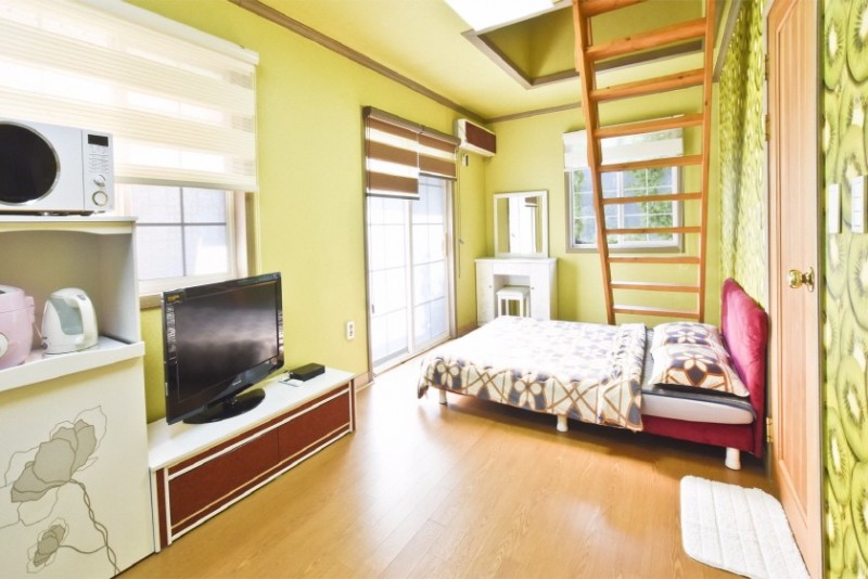 room detail thumbnail 1