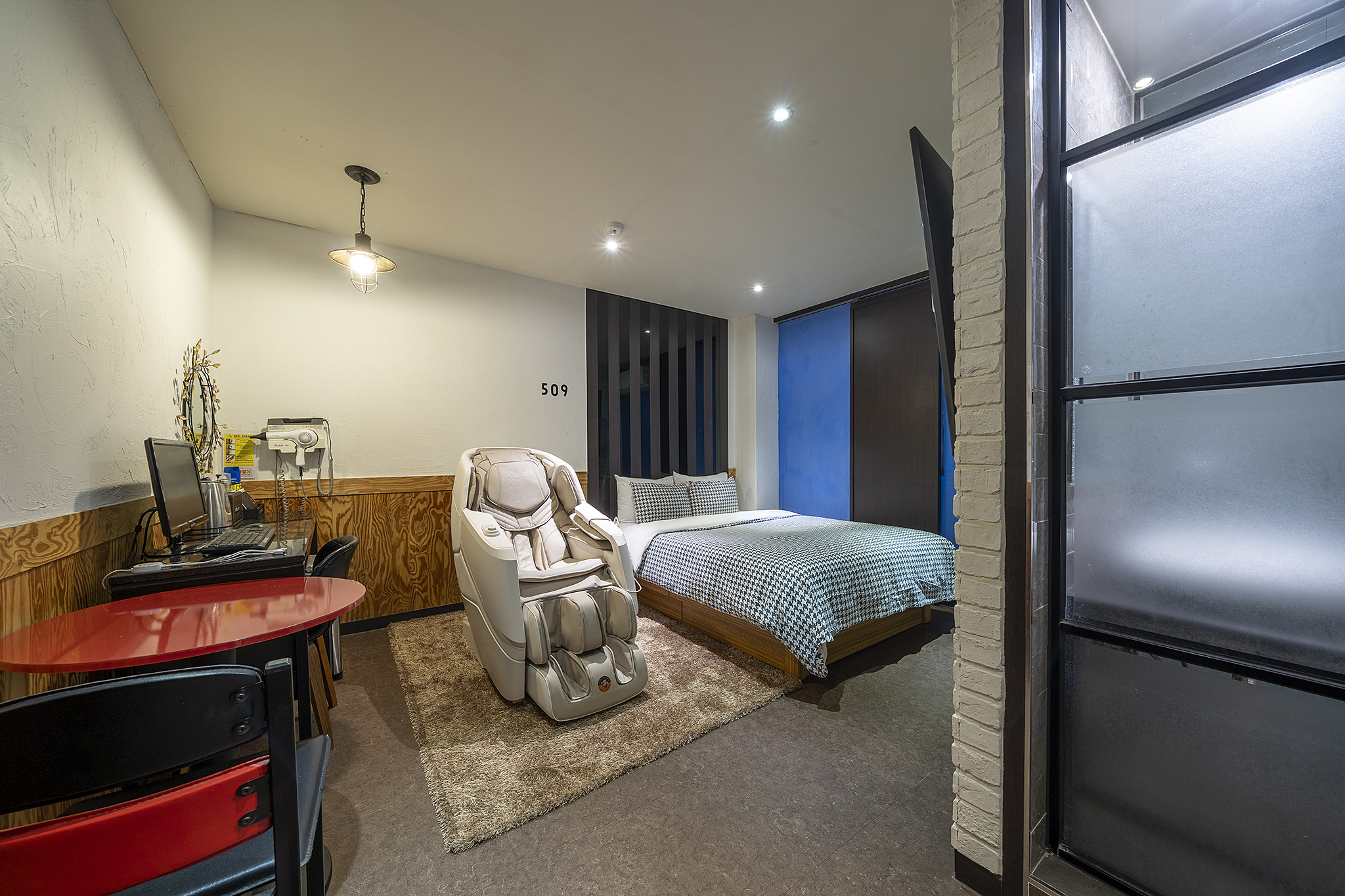 room detail thumbnail 0