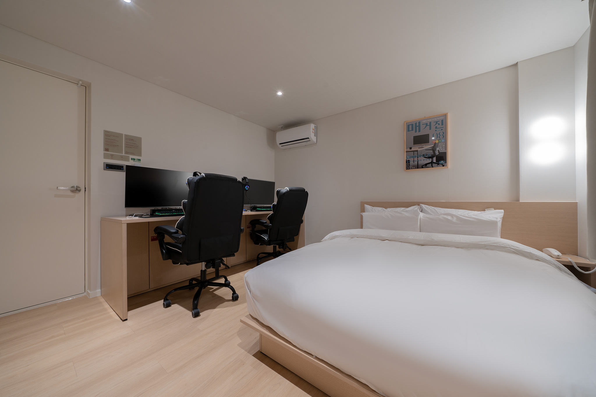 room detail thumbnail 2