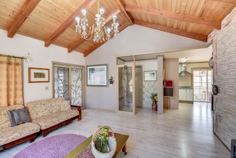 room detail thumbnail 2