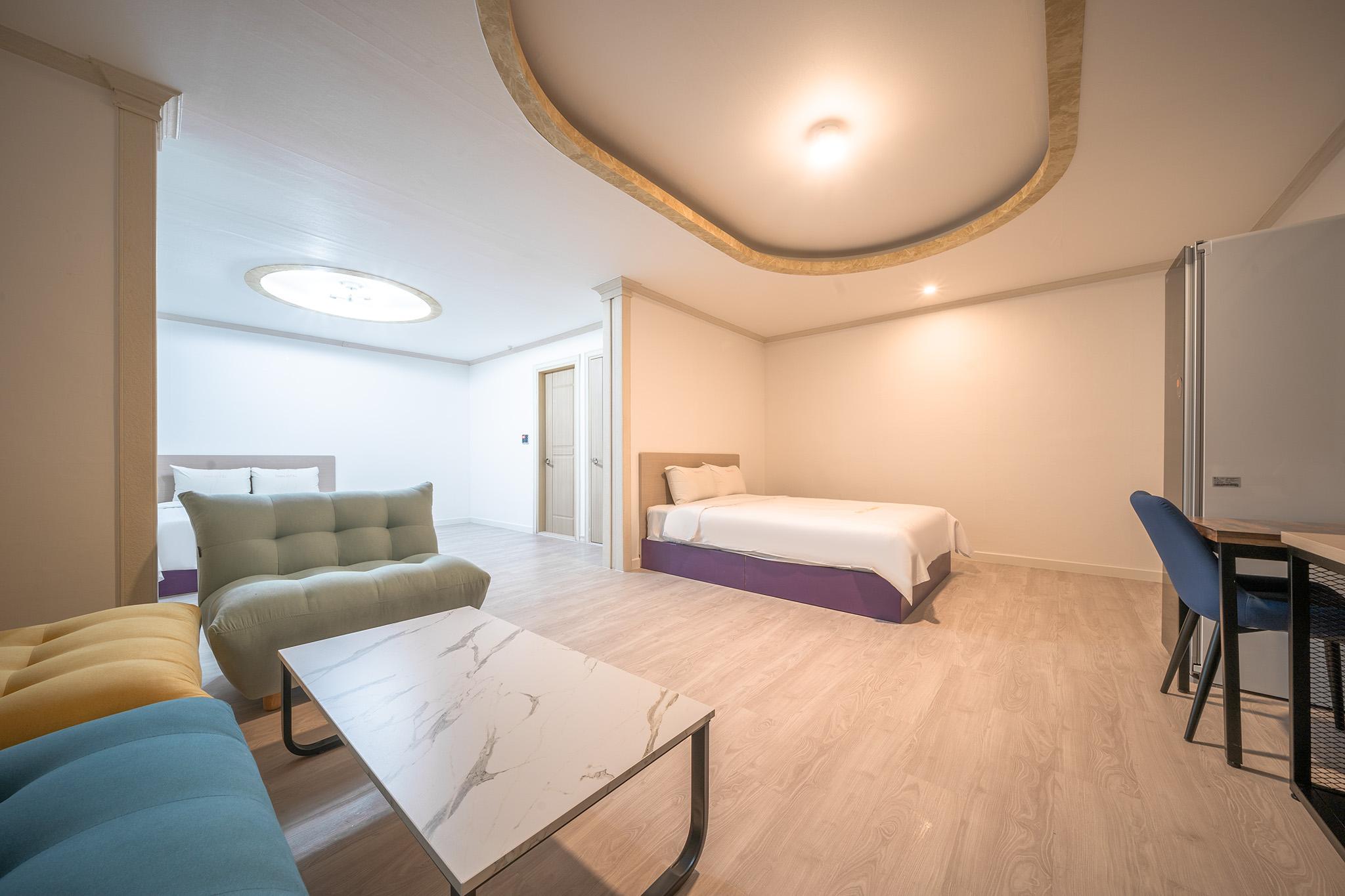 room detail thumbnail 2