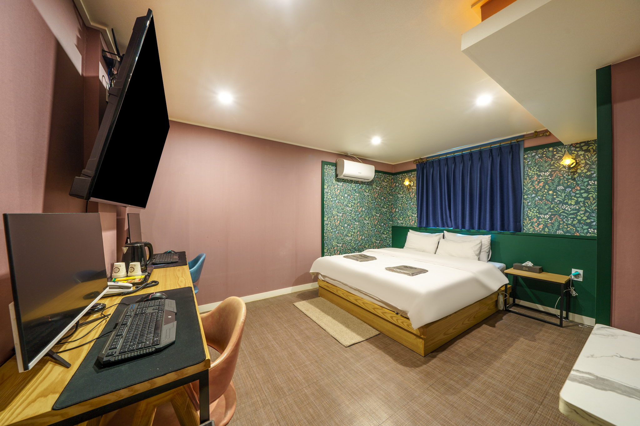 room detail thumbnail 0