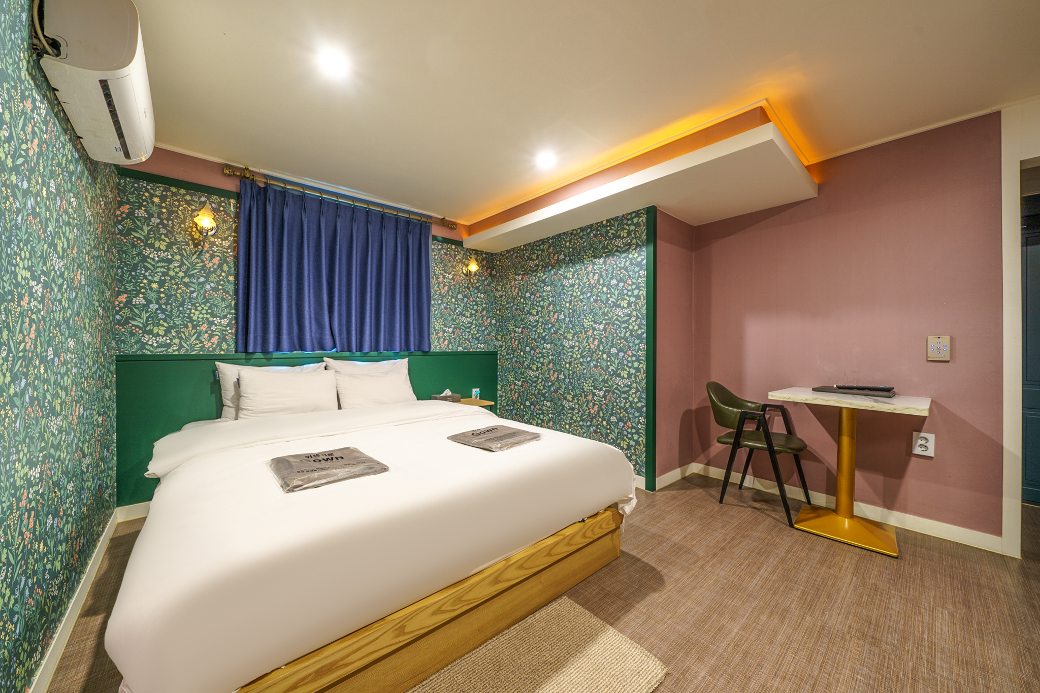 room detail thumbnail 2