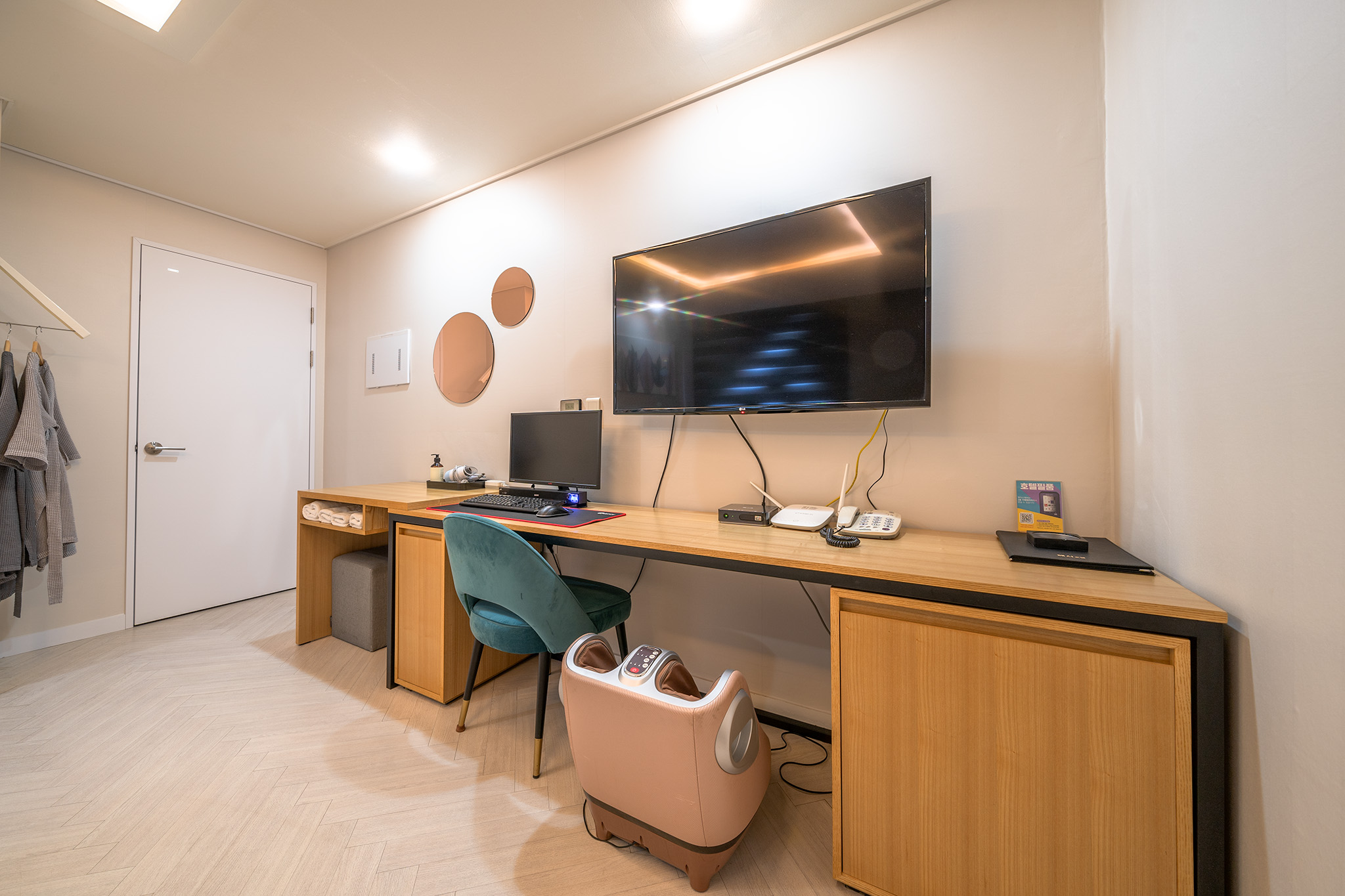 room detail thumbnail 1