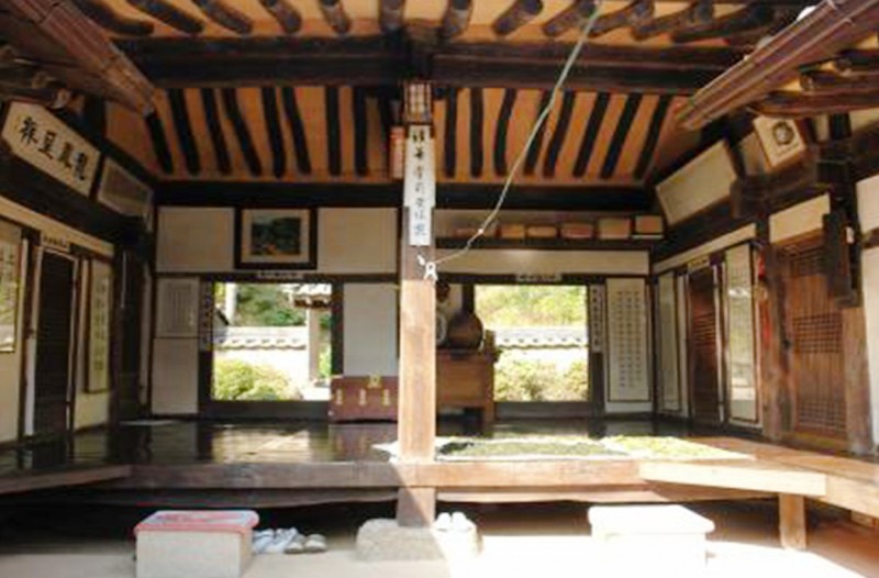 room detail thumbnail 1