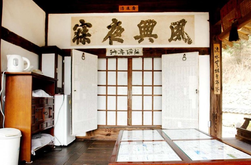 room detail thumbnail 1