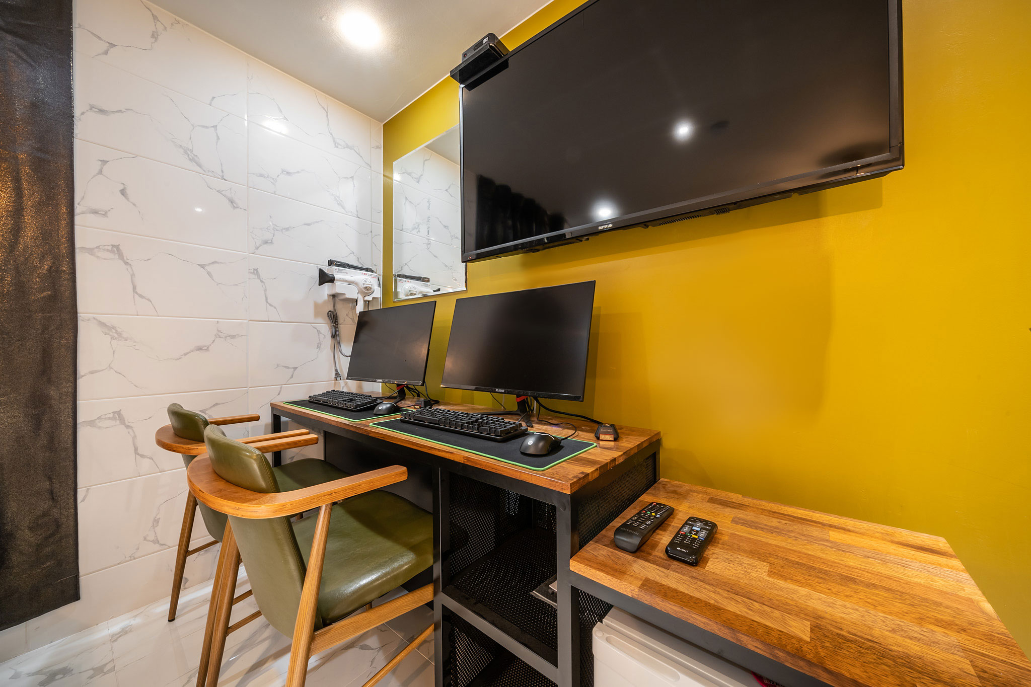 room detail thumbnail 1