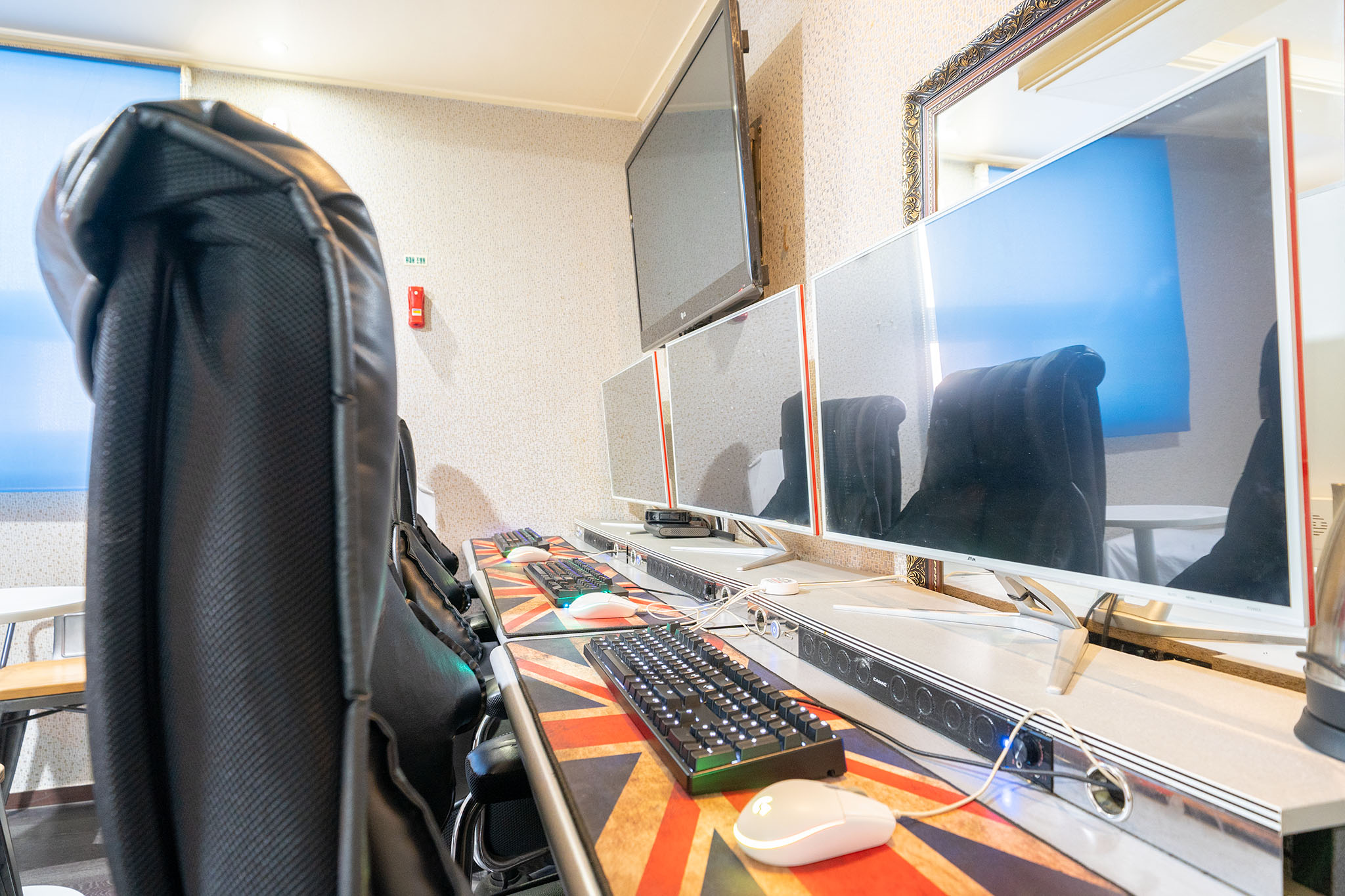 room detail thumbnail 1