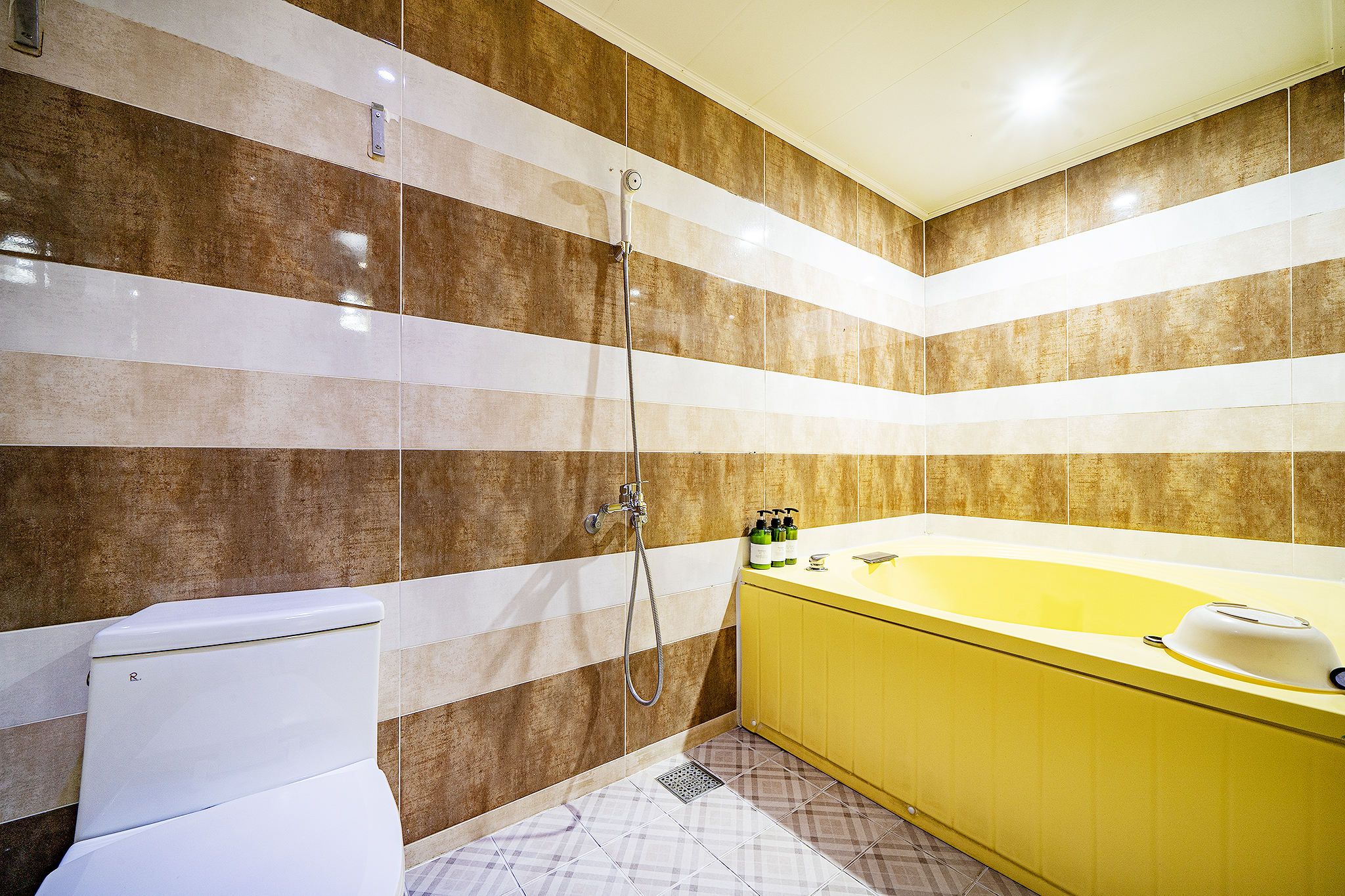 room detail thumbnail 2