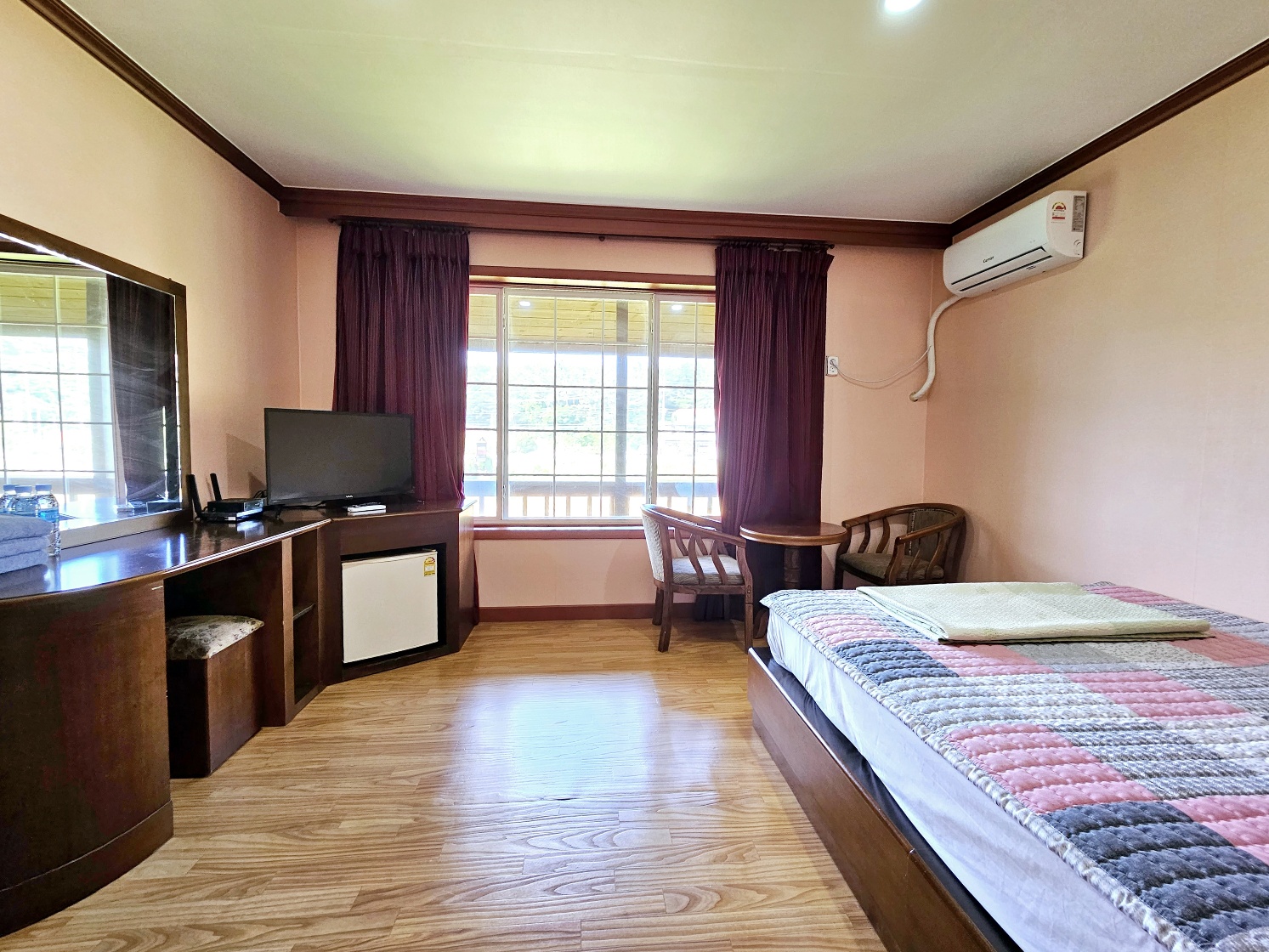 room detail thumbnail 1