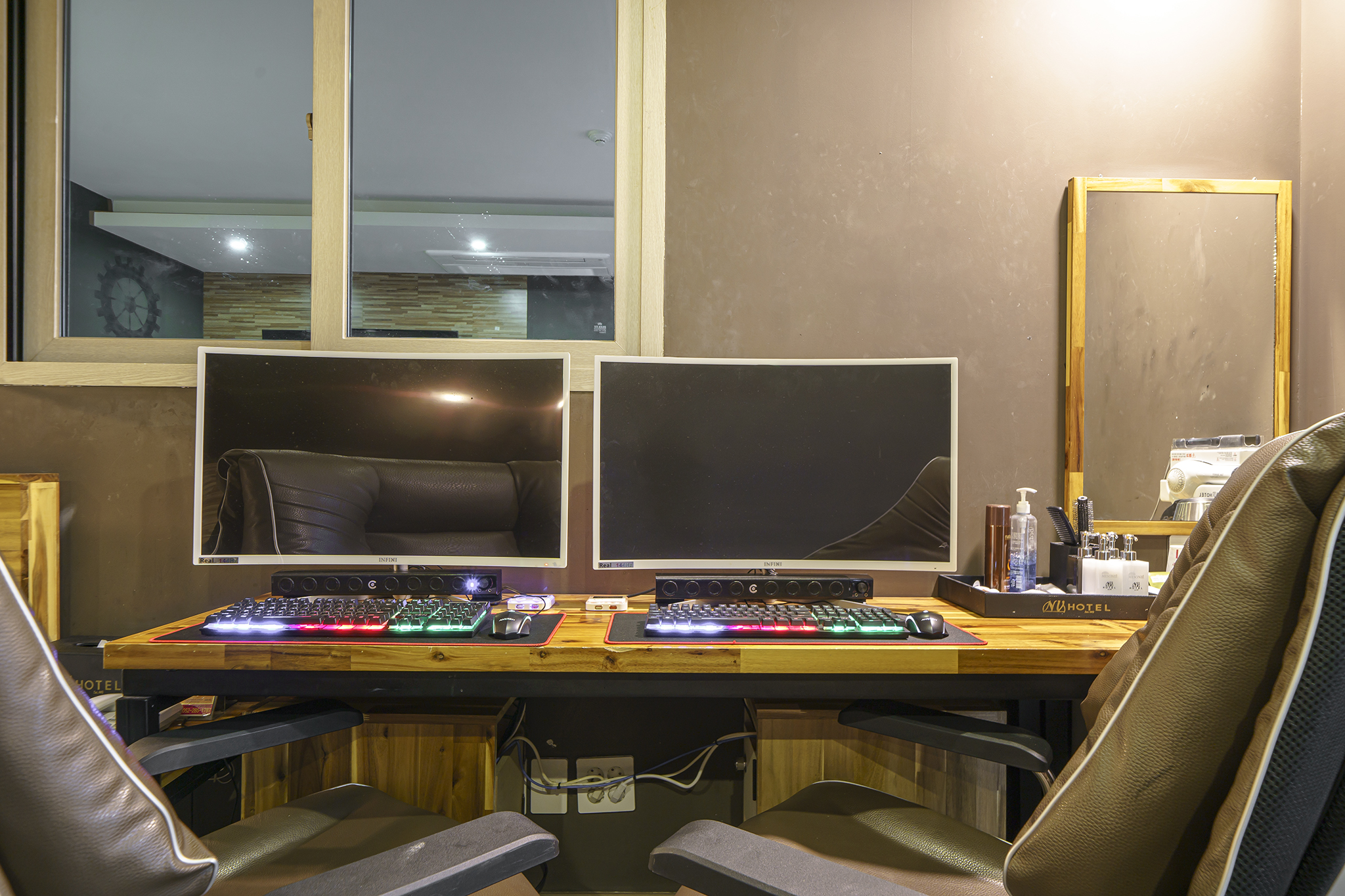 room detail thumbnail 2