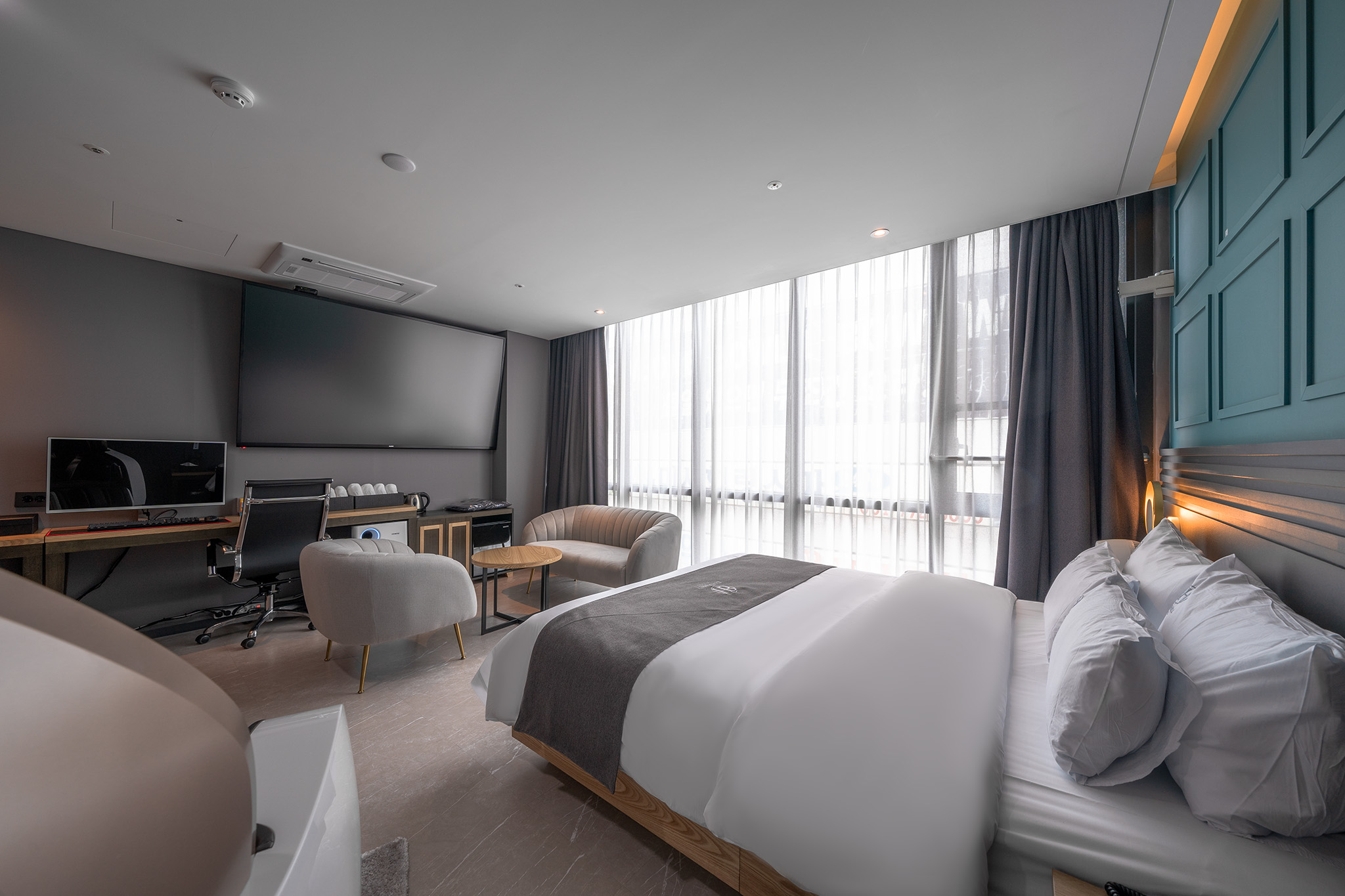 room detail thumbnail 1