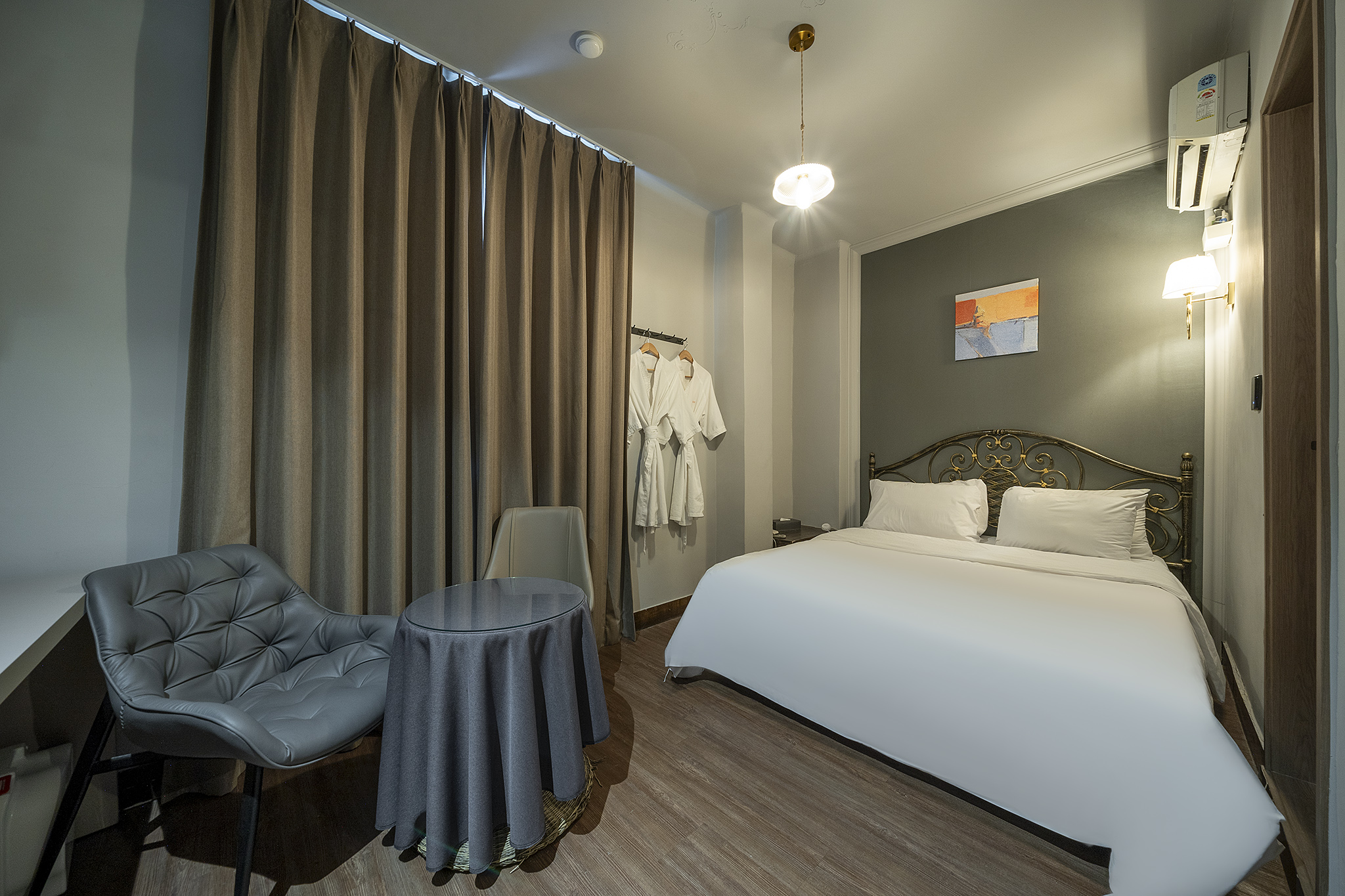 room detail thumbnail 0