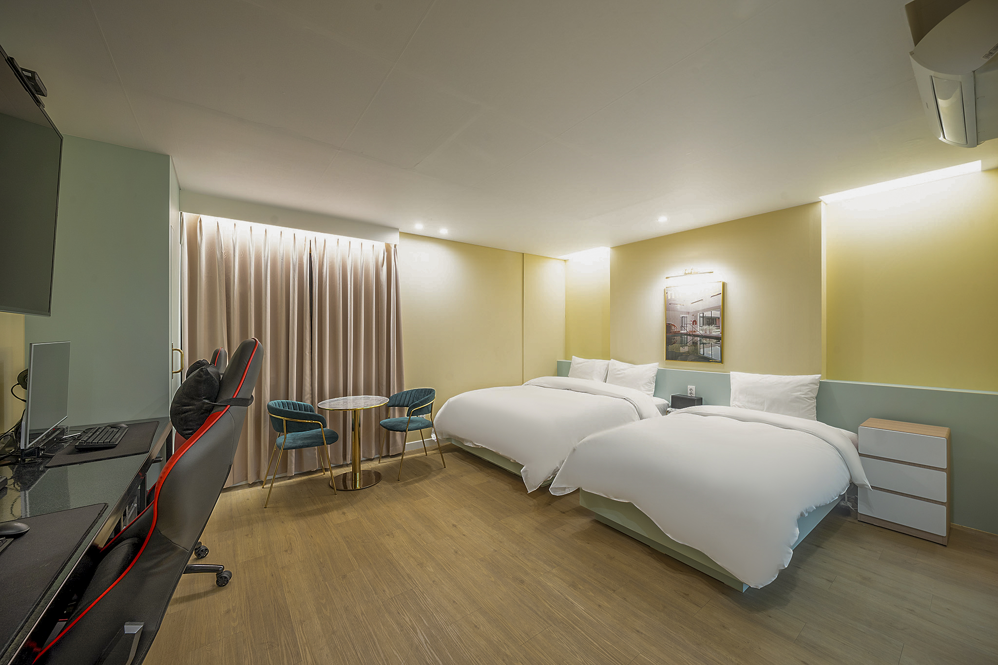 room detail thumbnail 1