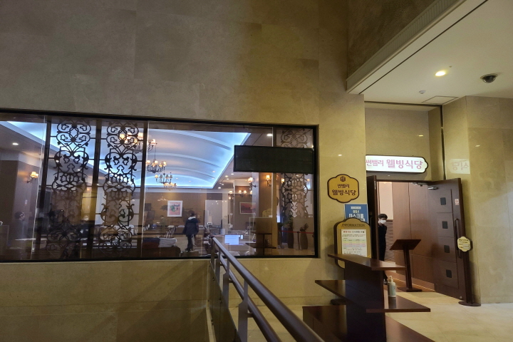 https://yaimg.yanolja.com/v5/2023/06/22/16/649478b7376867.67212456.jpg