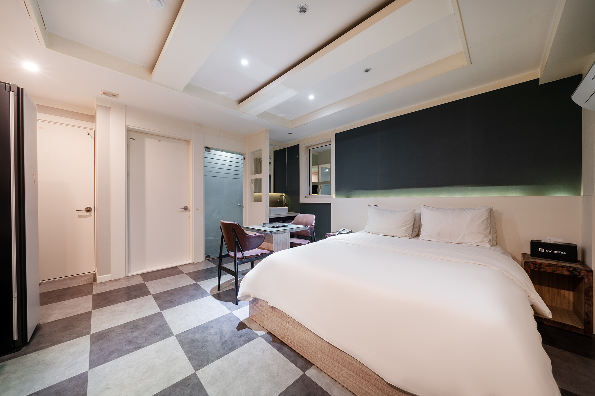 room detail thumbnail 1