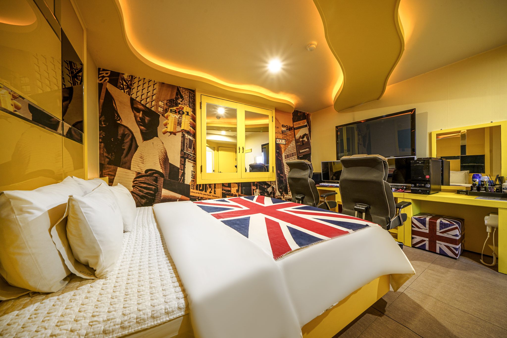 room detail thumbnail 2