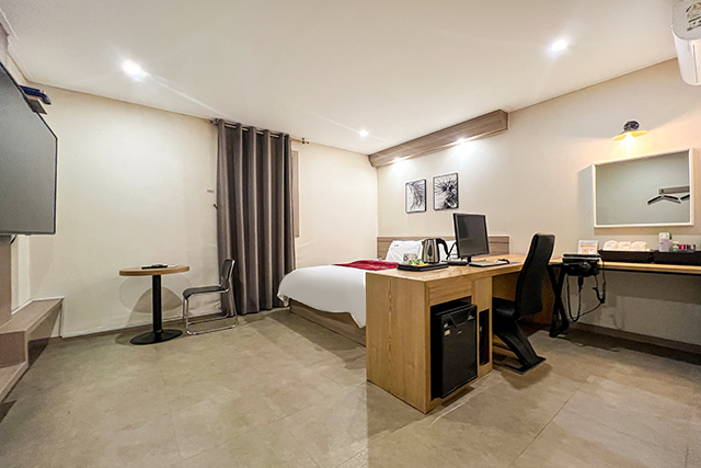 room detail thumbnail 1