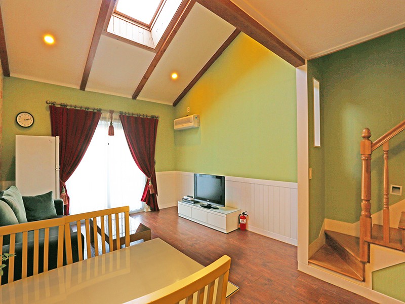 room detail thumbnail 2