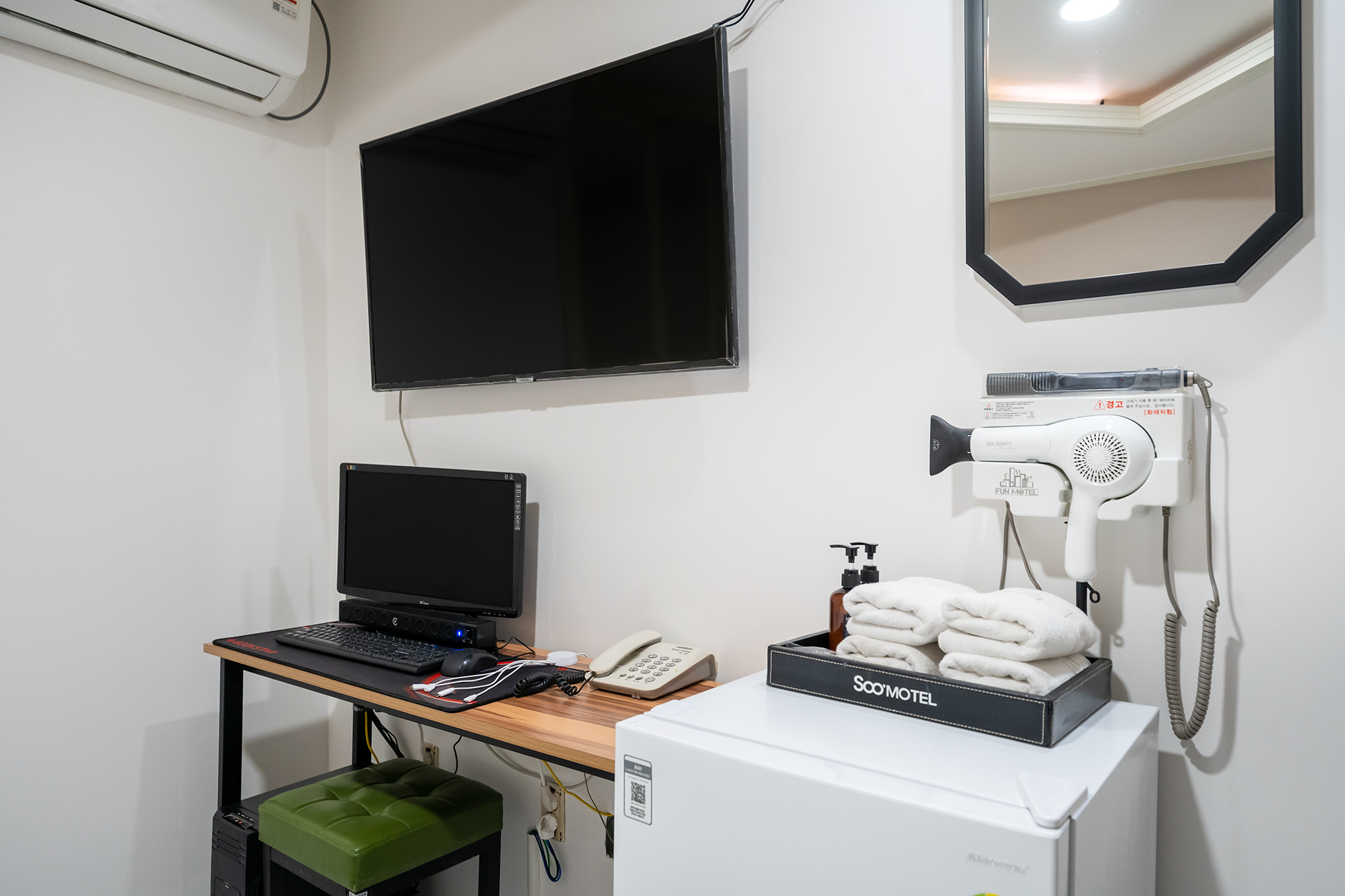 room detail thumbnail 1