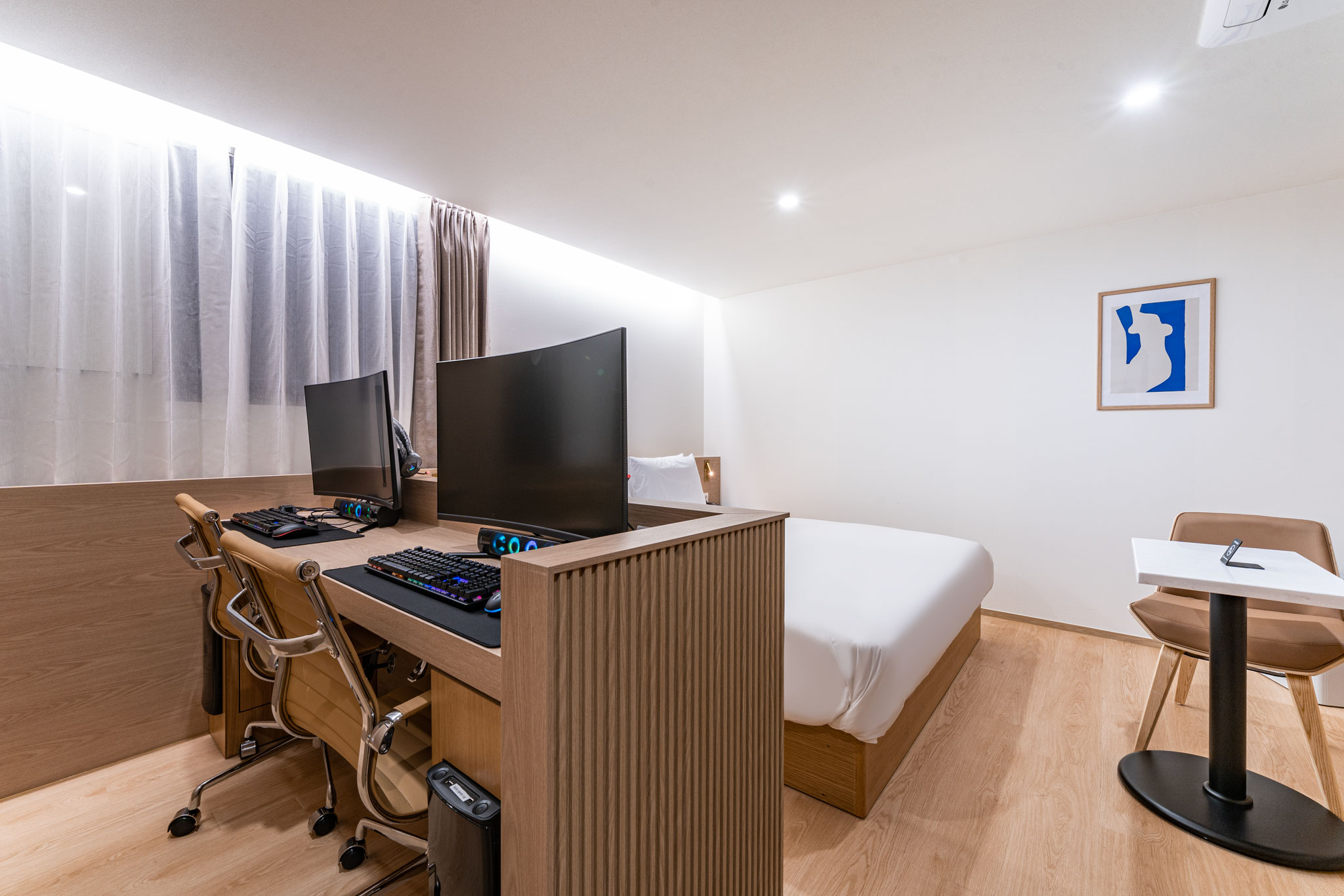 room detail thumbnail 1