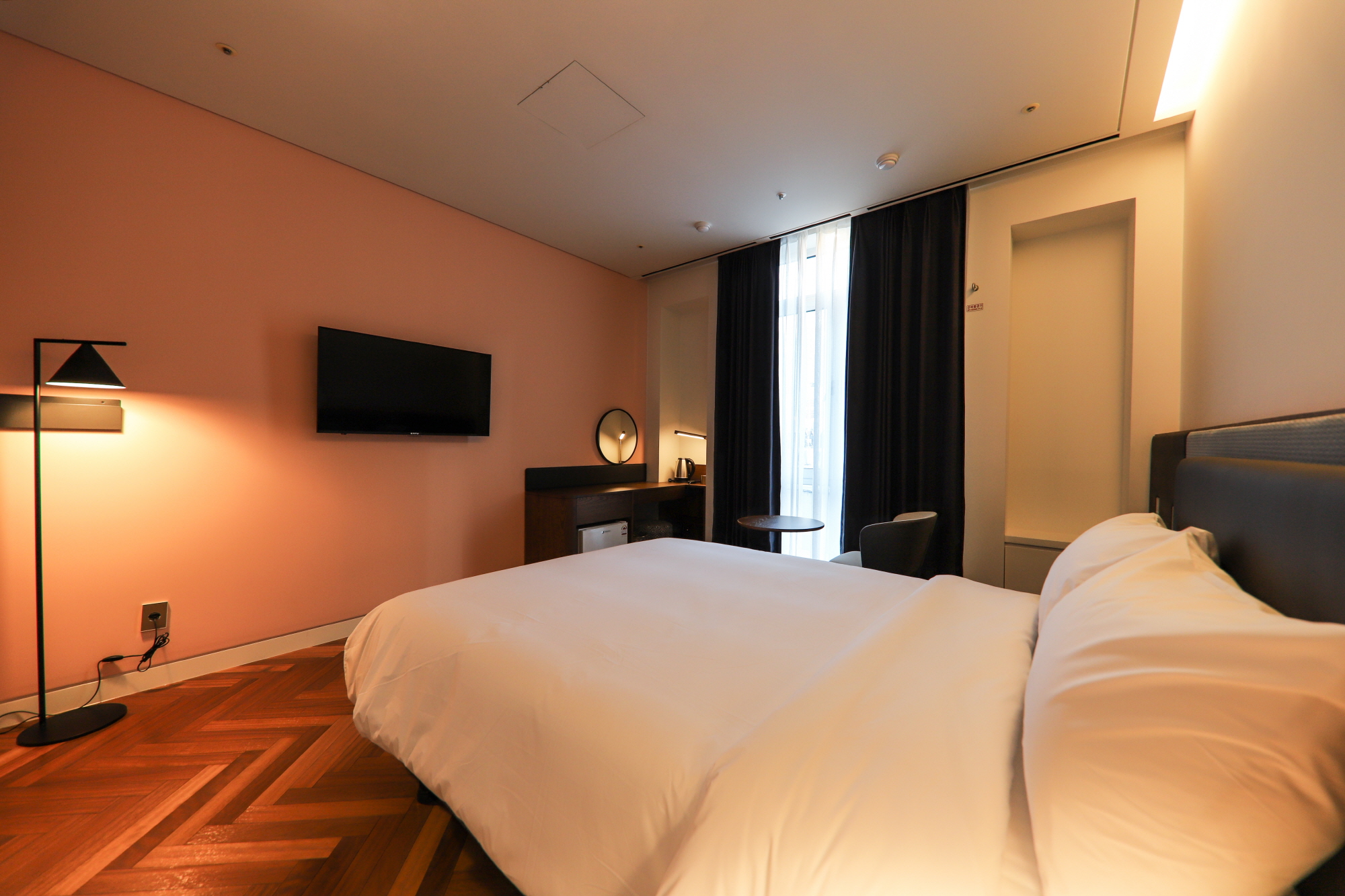 디럭스 더블(2인 조식패키지, 주차불가)