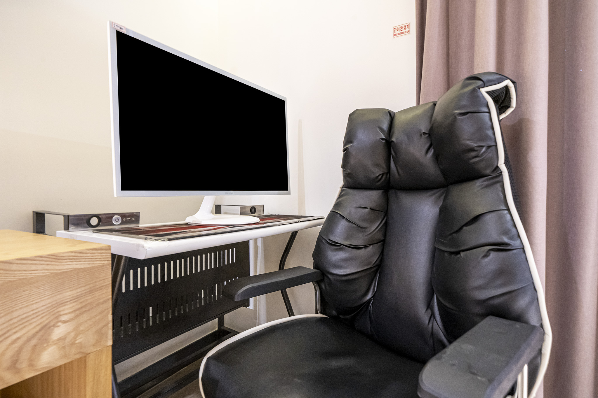 room detail thumbnail 2