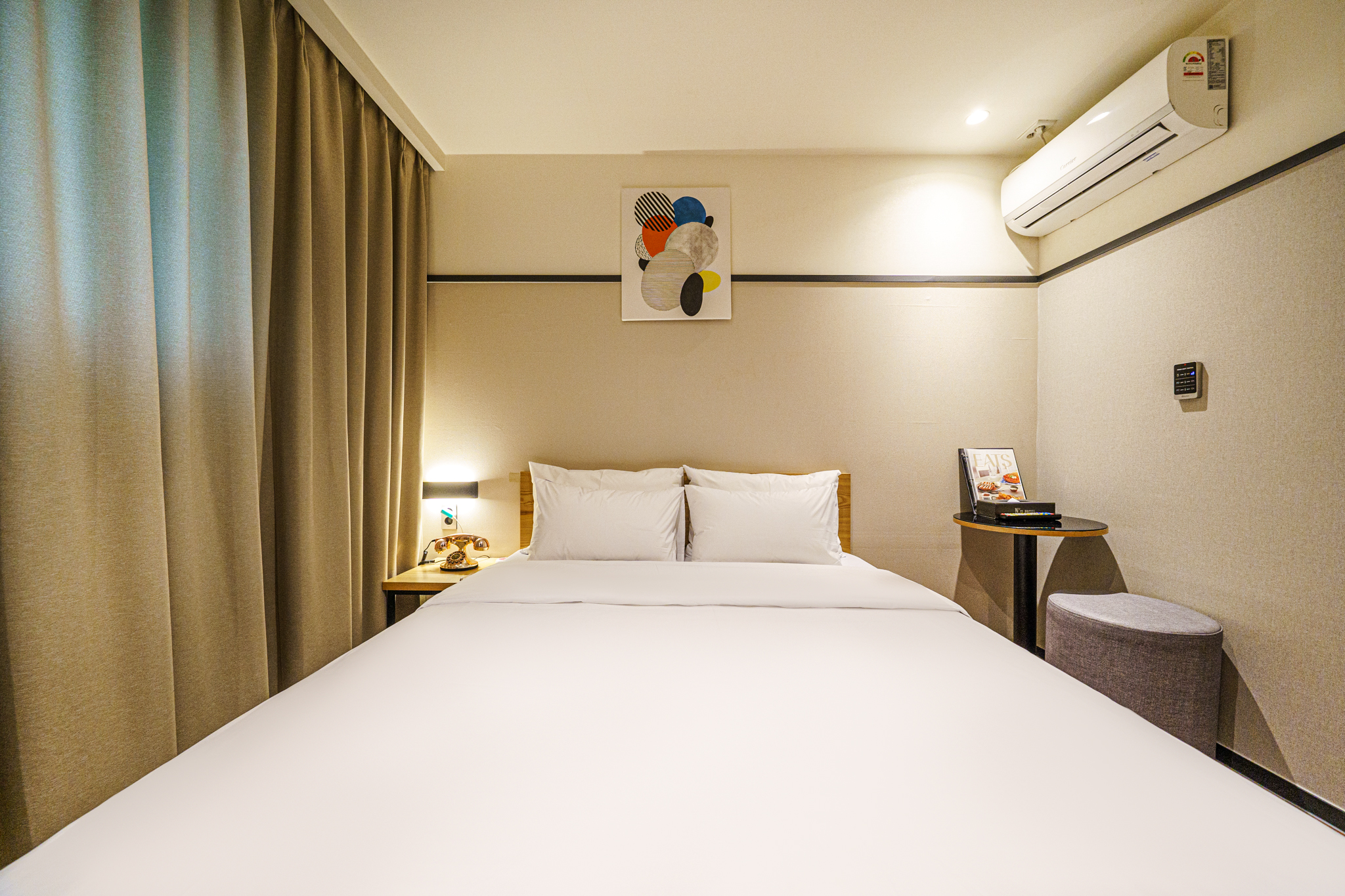 room detail thumbnail 1