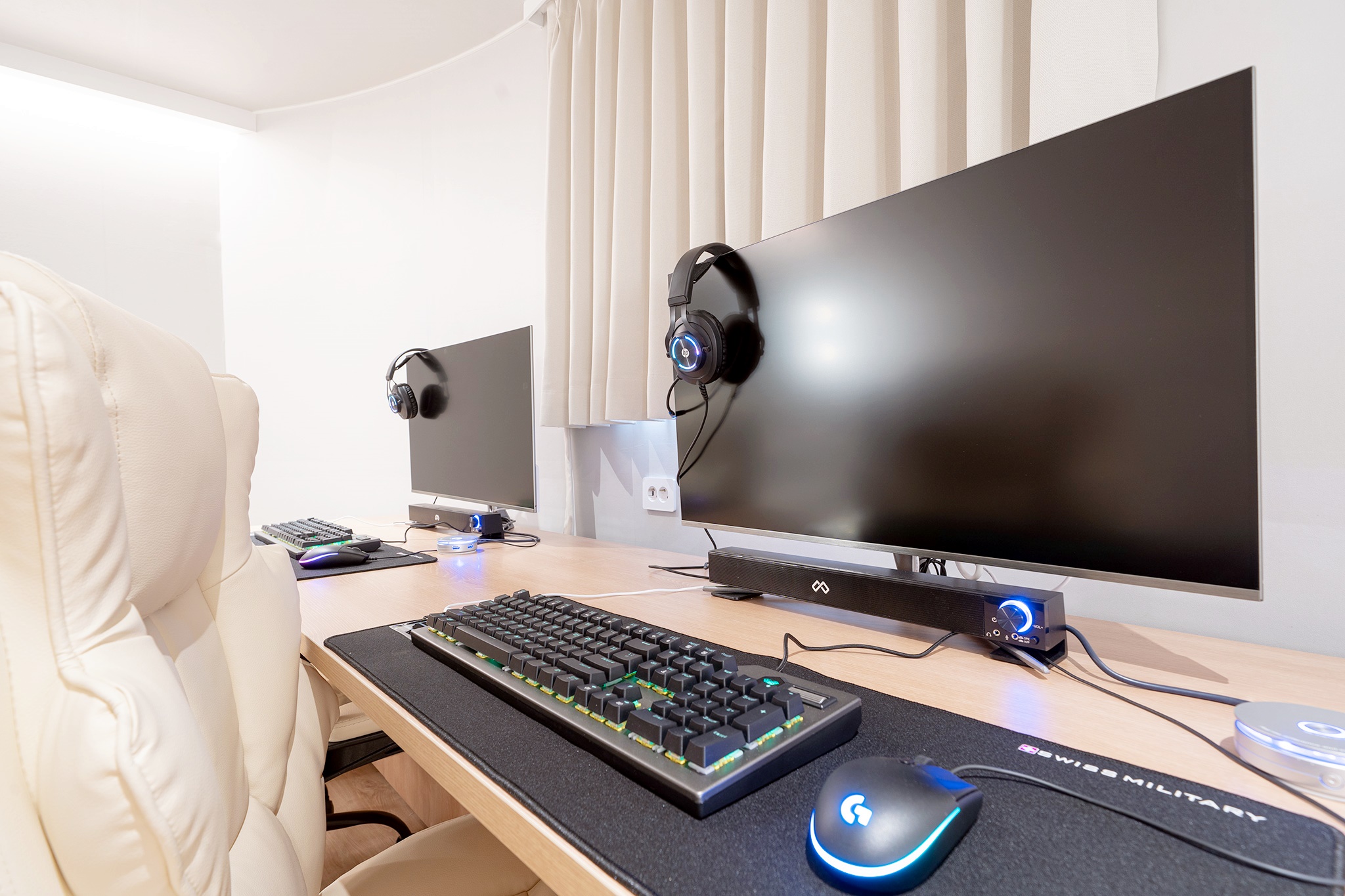 room detail thumbnail 2