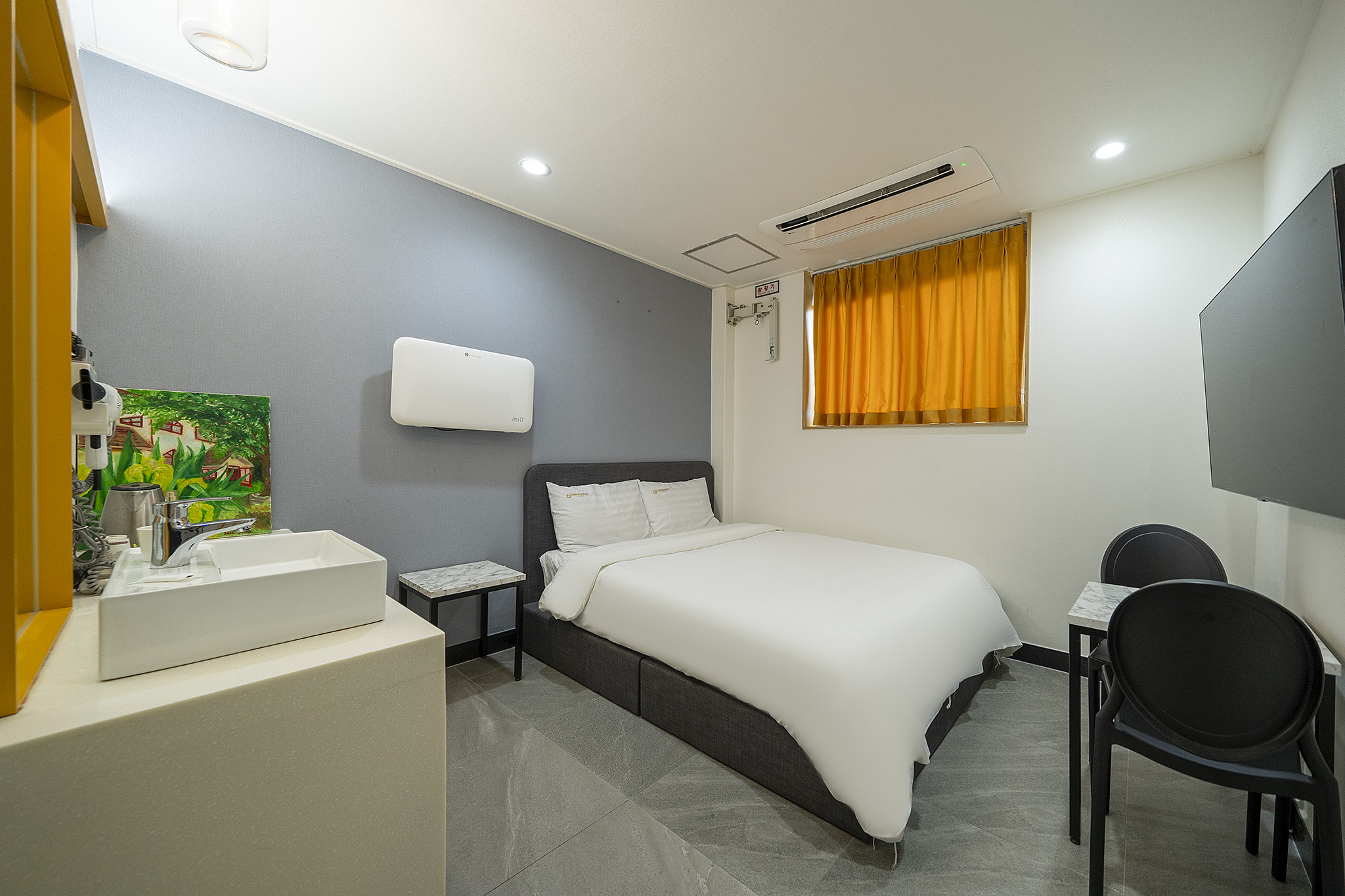 room detail thumbnail 0