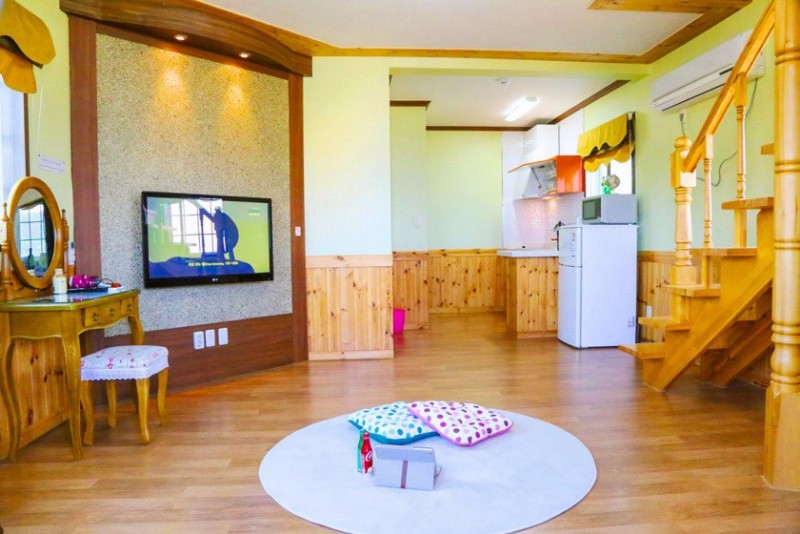 room detail thumbnail 0