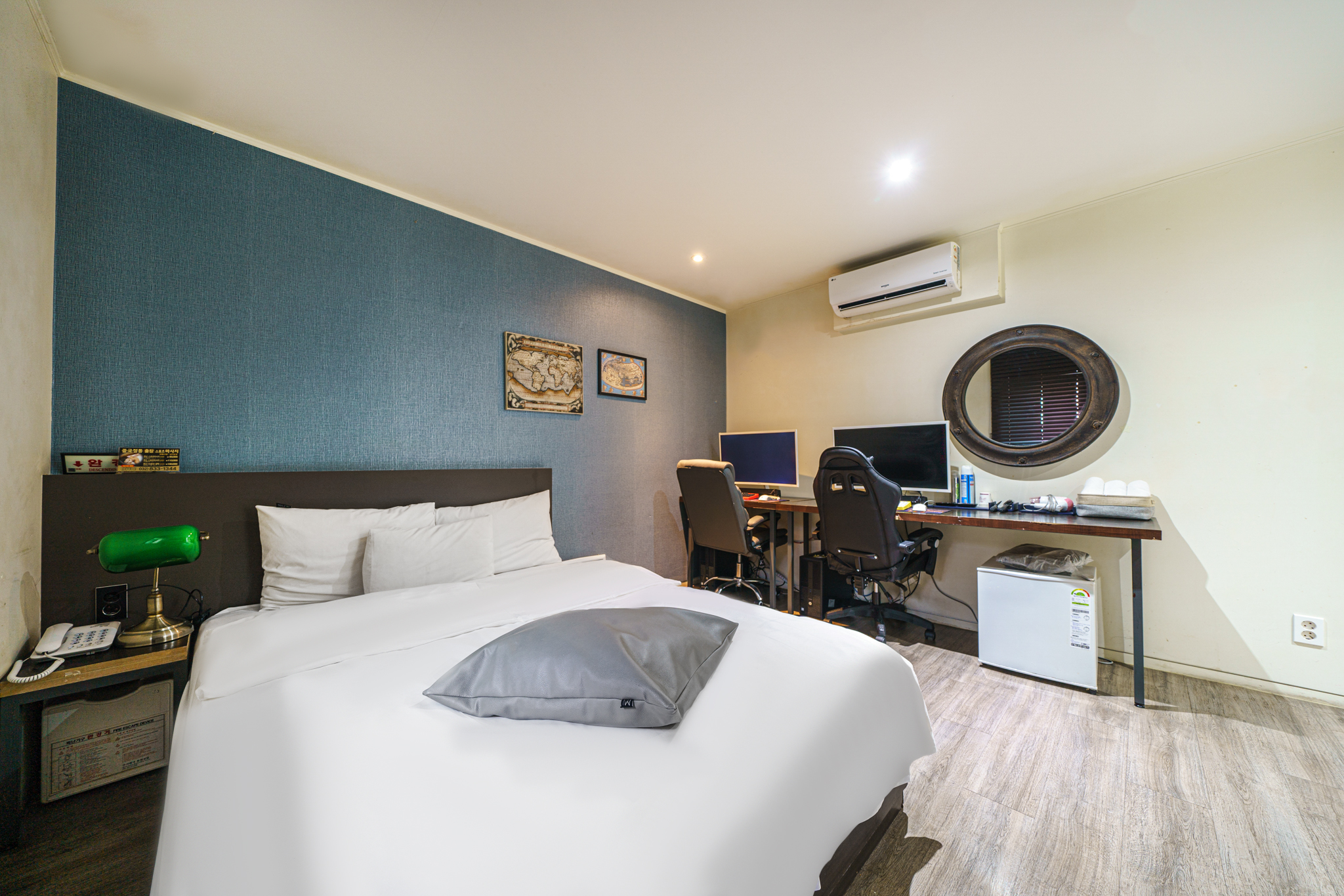 room detail thumbnail 2