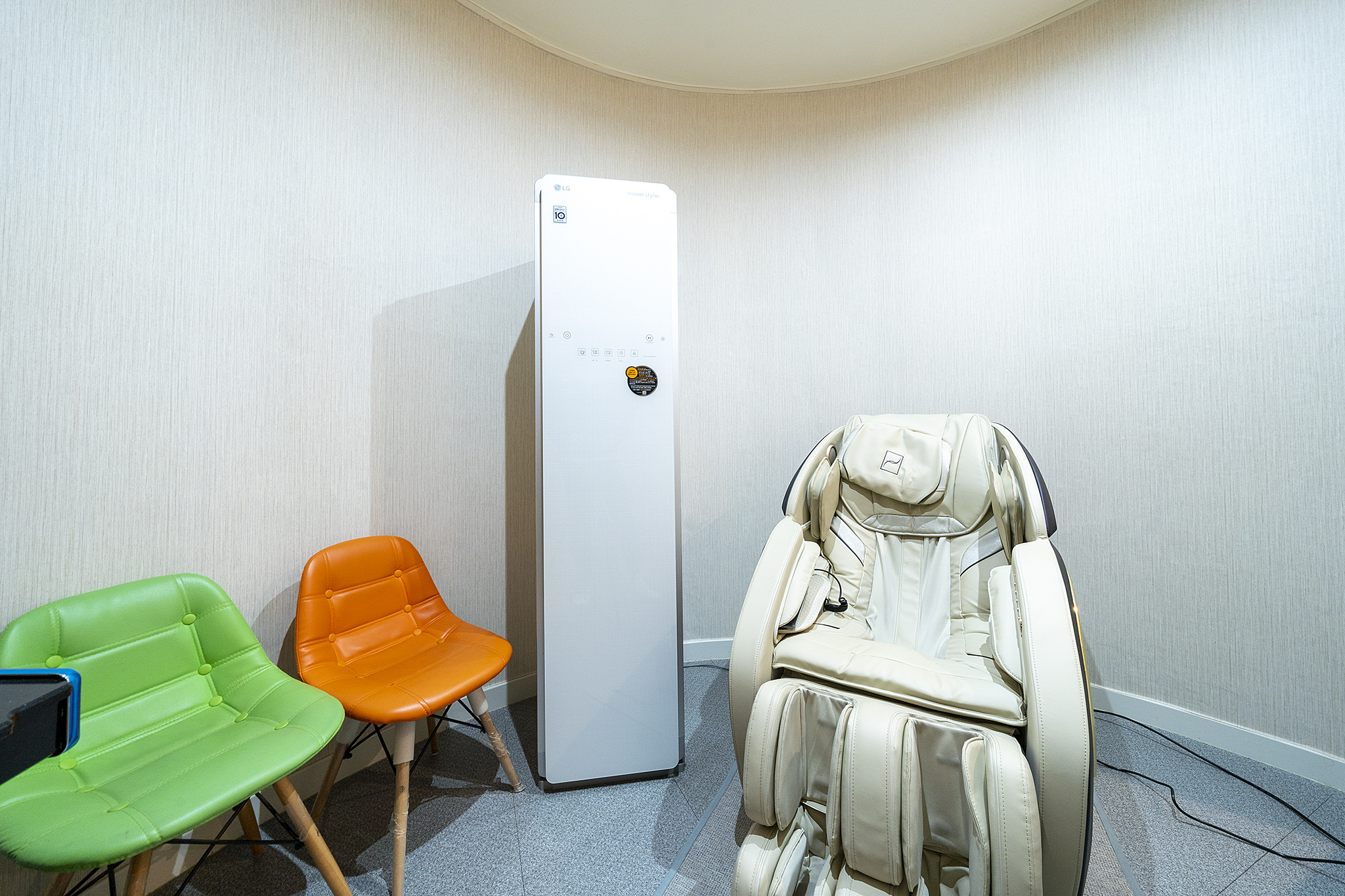 room detail thumbnail 2